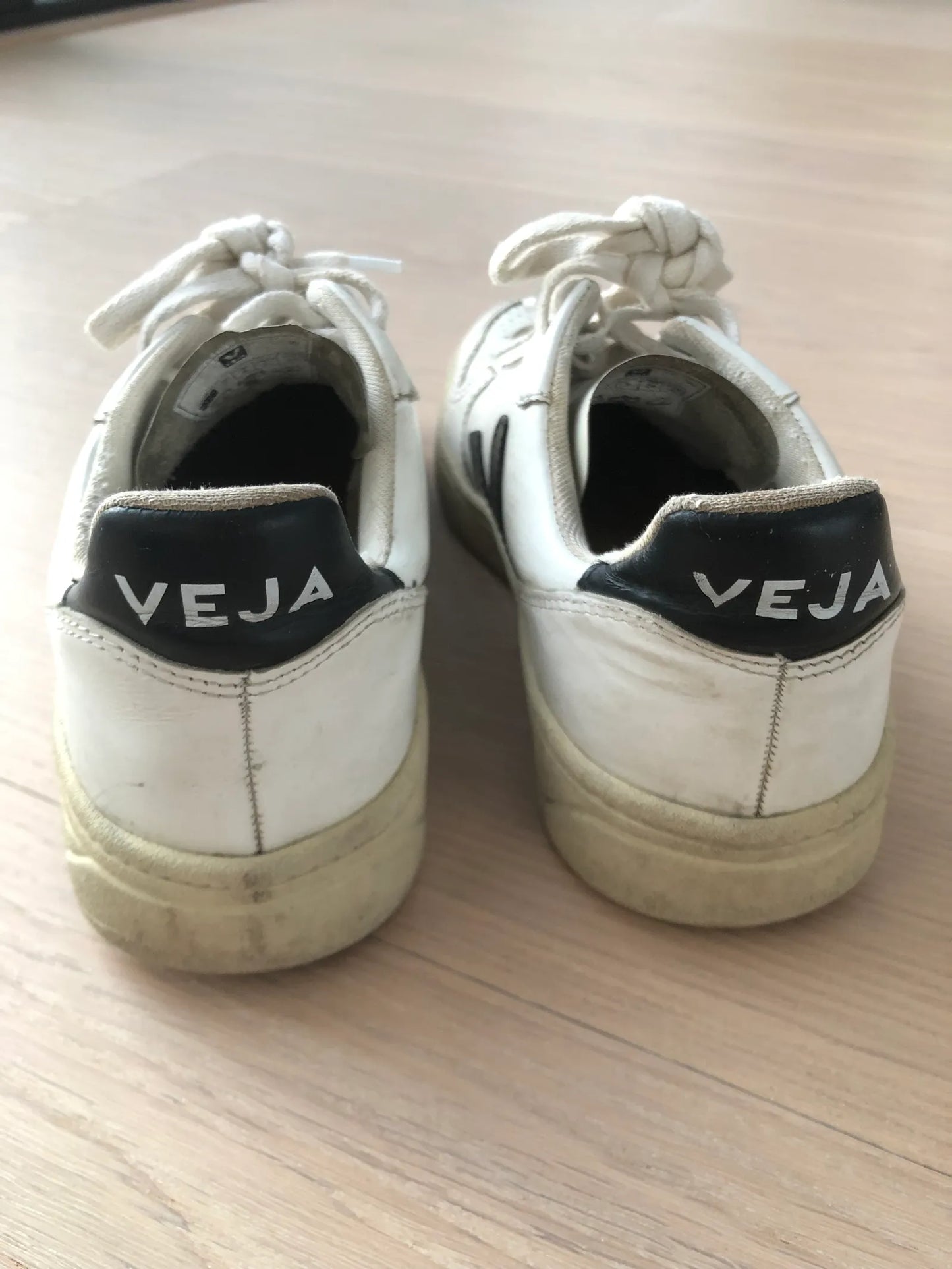 Veja V-10 Sneakers