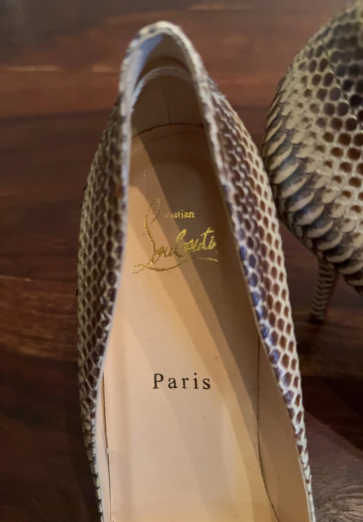 Christian Louboutin So Kate 100-skinnklackar NWOT