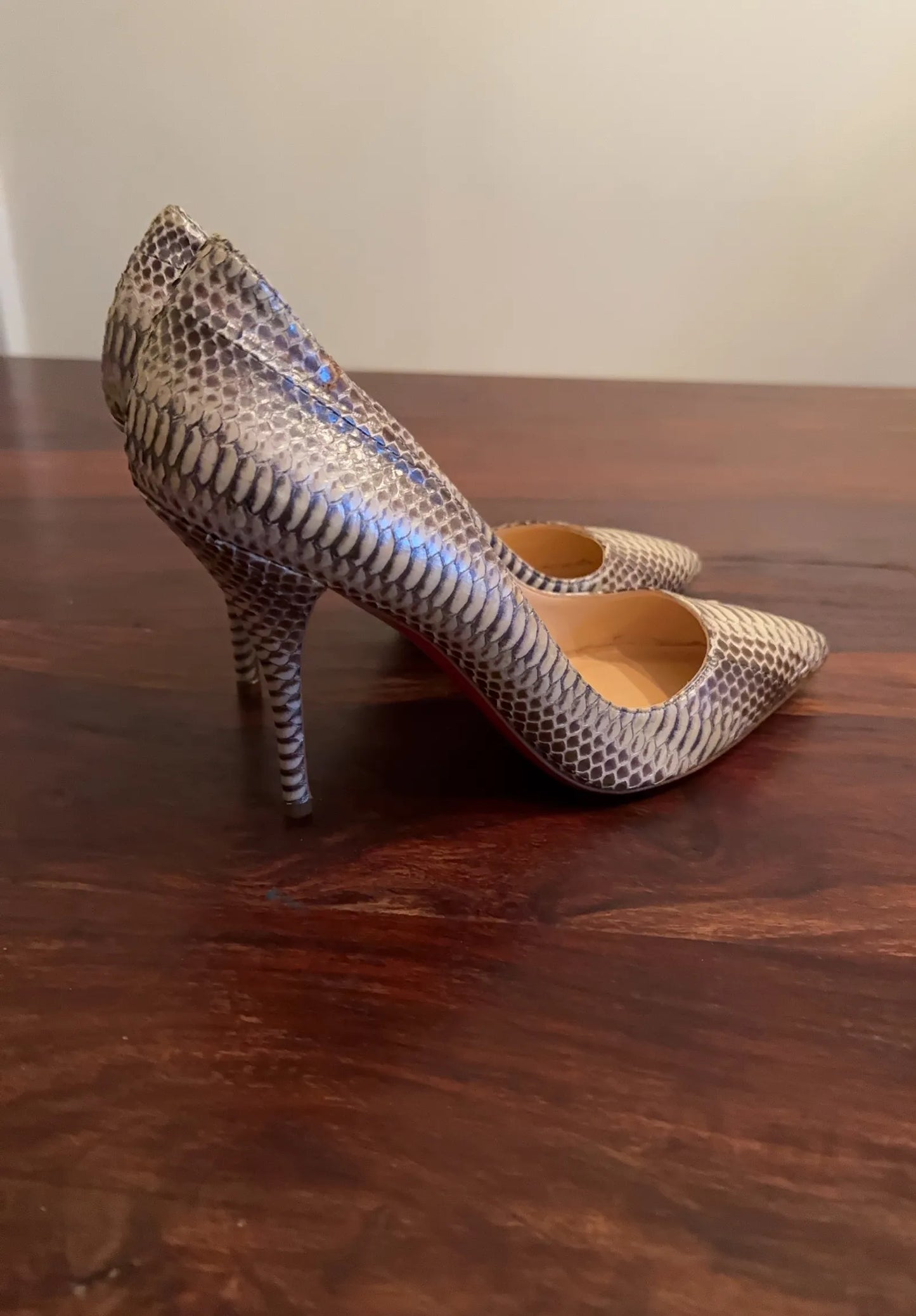 Christian Louboutin So Kate 100-skinnklackar NWOT