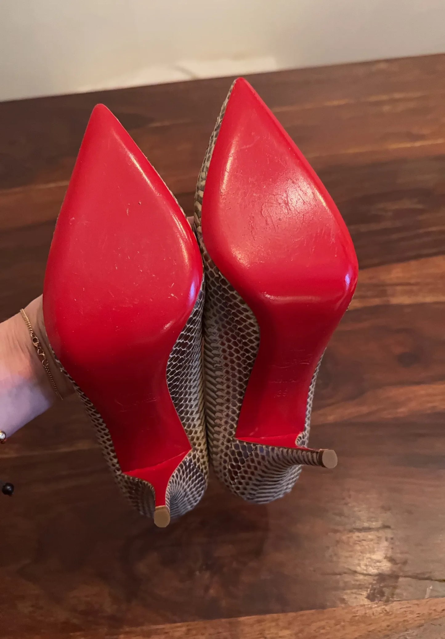 Christian Louboutin So Kate 100-skinnklackar NWOT