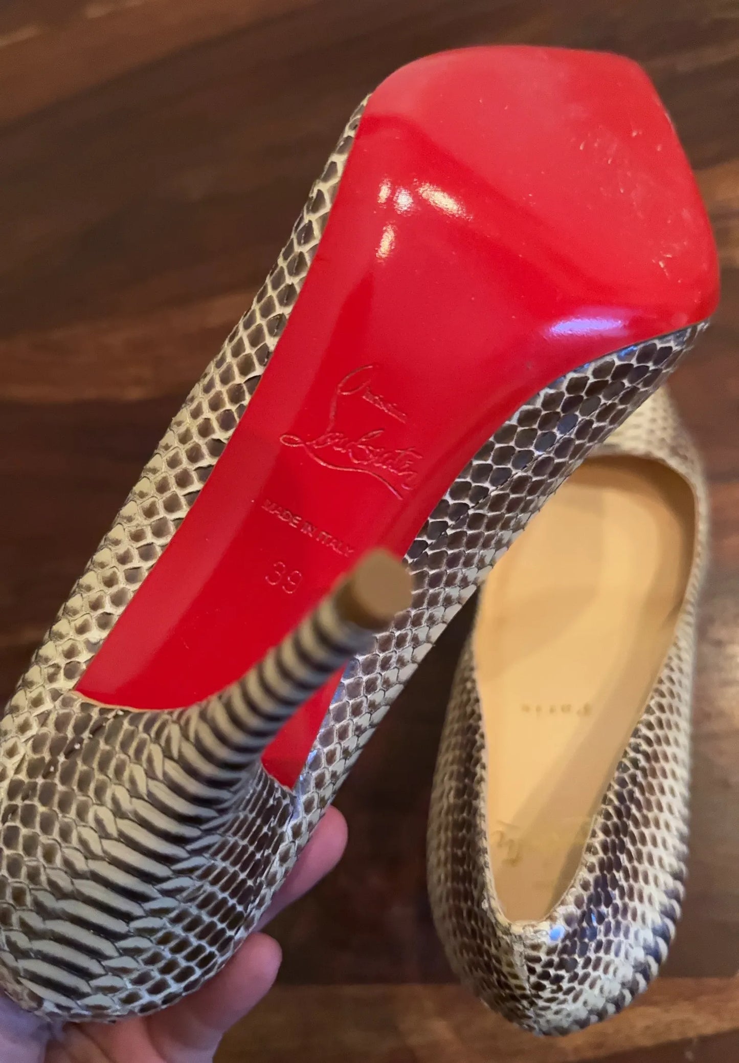 Christian Louboutin So Kate 100-skinnklackar NWOT