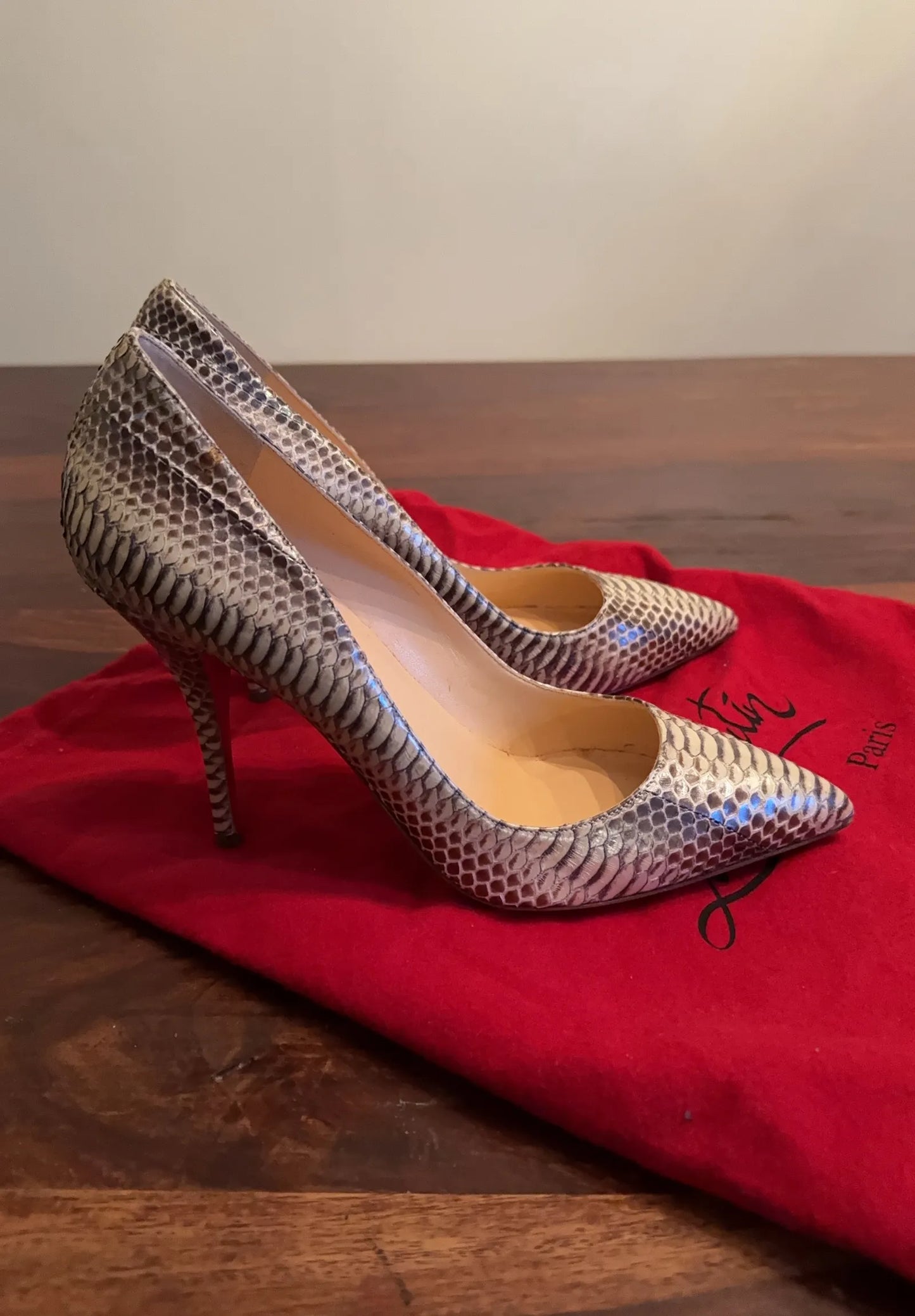 Christian Louboutin So Kate 100-skinnklackar NWOT