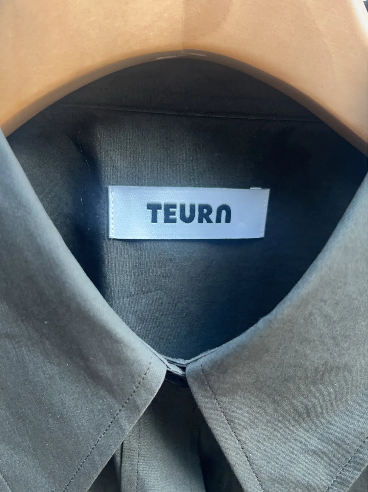 Teurn Studios-skjorta