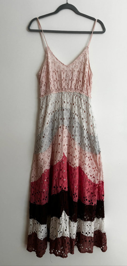 Anthropologie Raga Eyelet Maxi-klänning