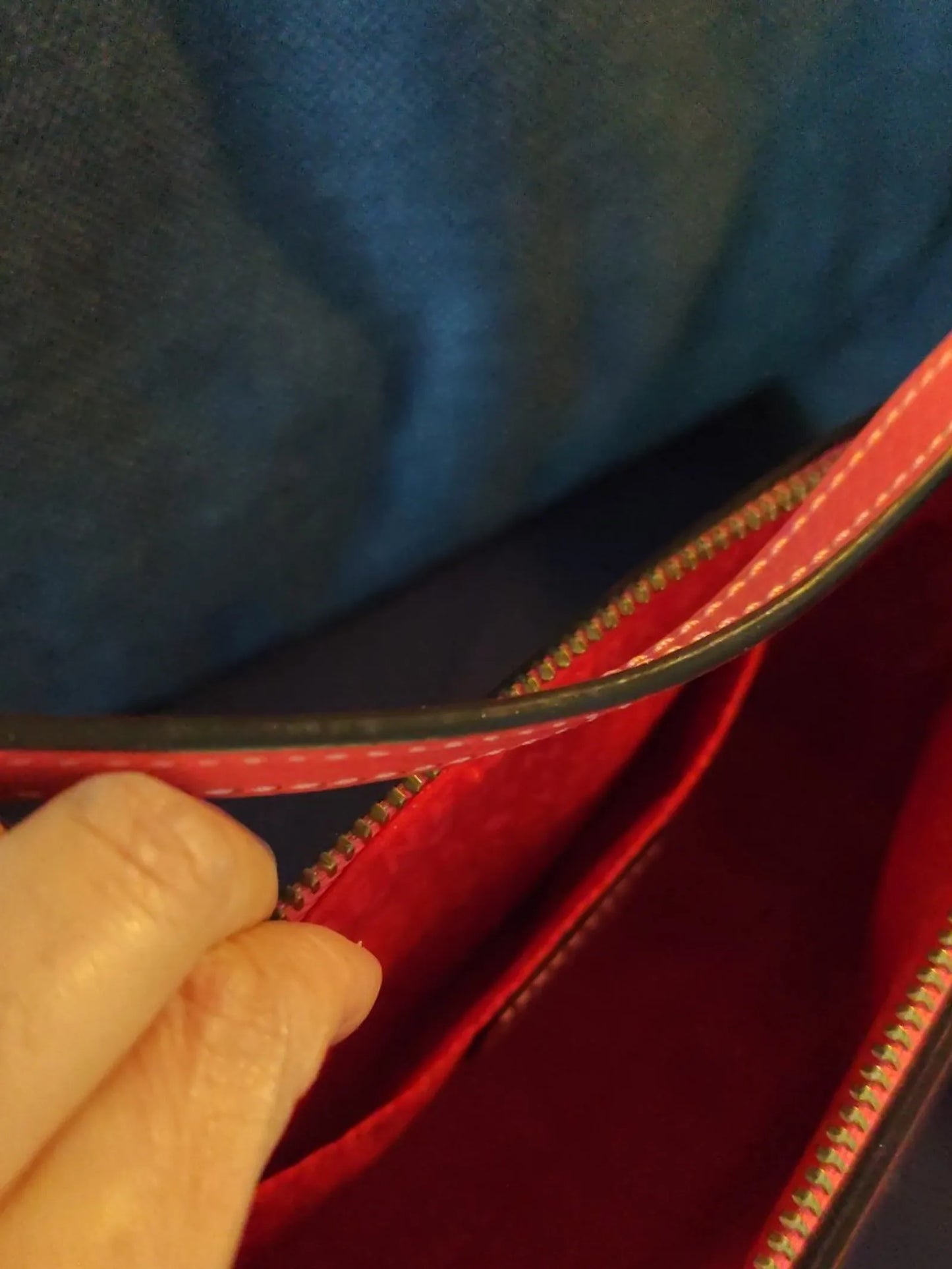 Kate Spade-skinnaxelremsväska NWOT