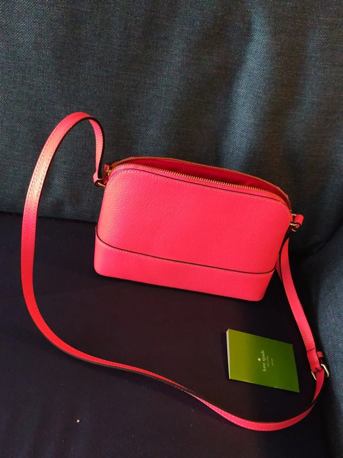 Kate Spade-skinnaxelremsväska NWOT