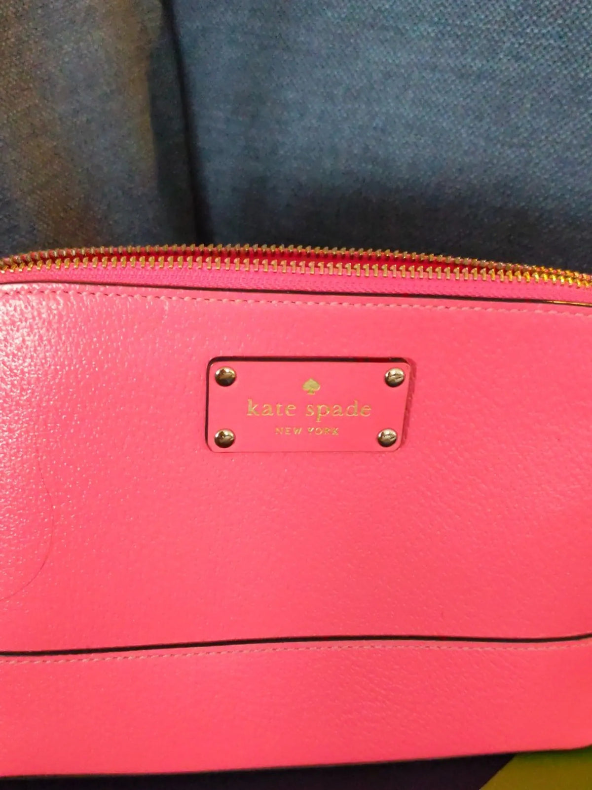 Kate Spade-skinnaxelremsväska NWOT