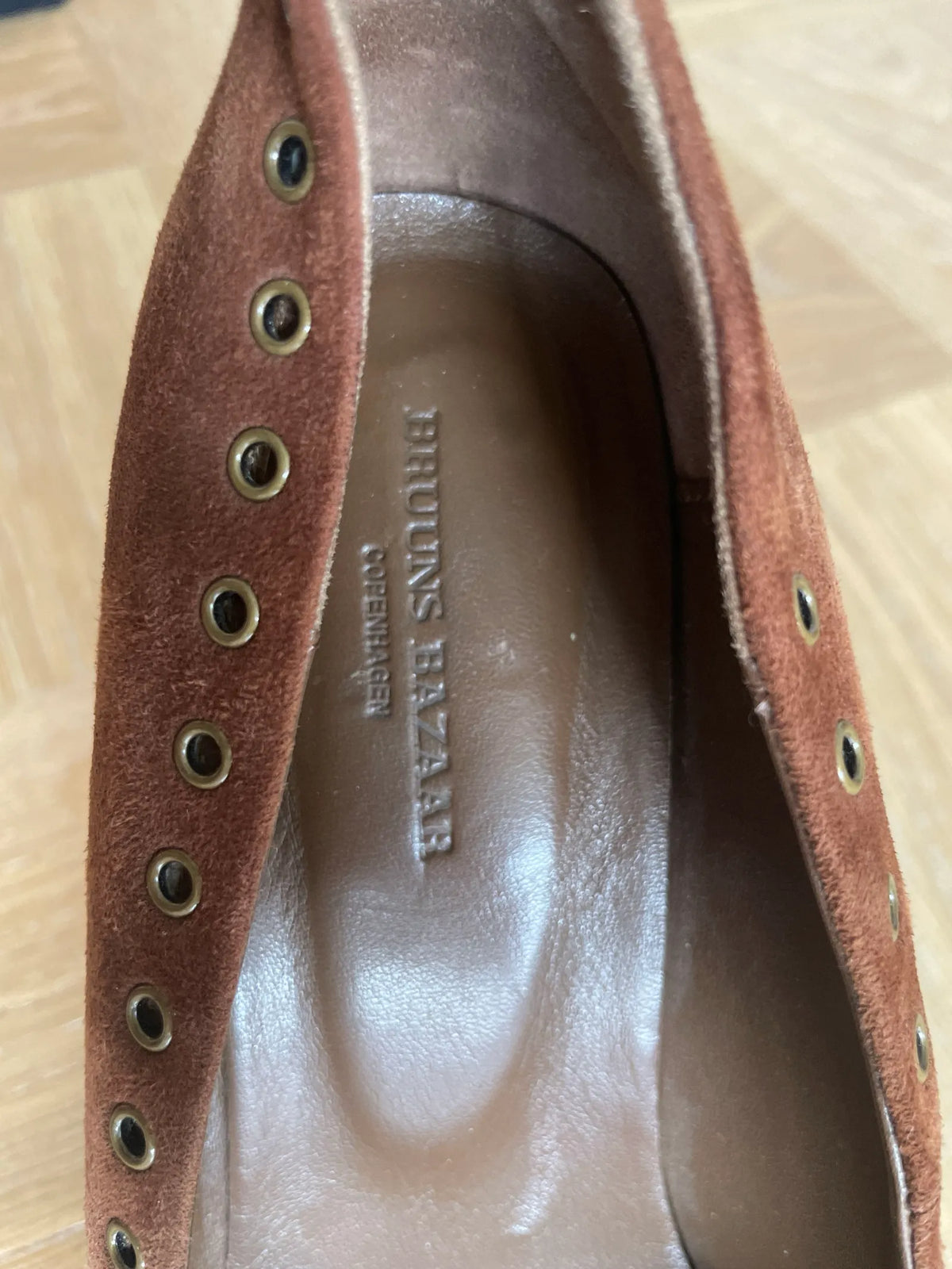 Bruuns Bazaar Heels