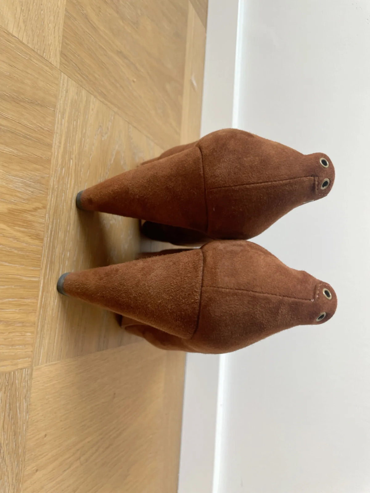 Bruuns Bazaar Heels