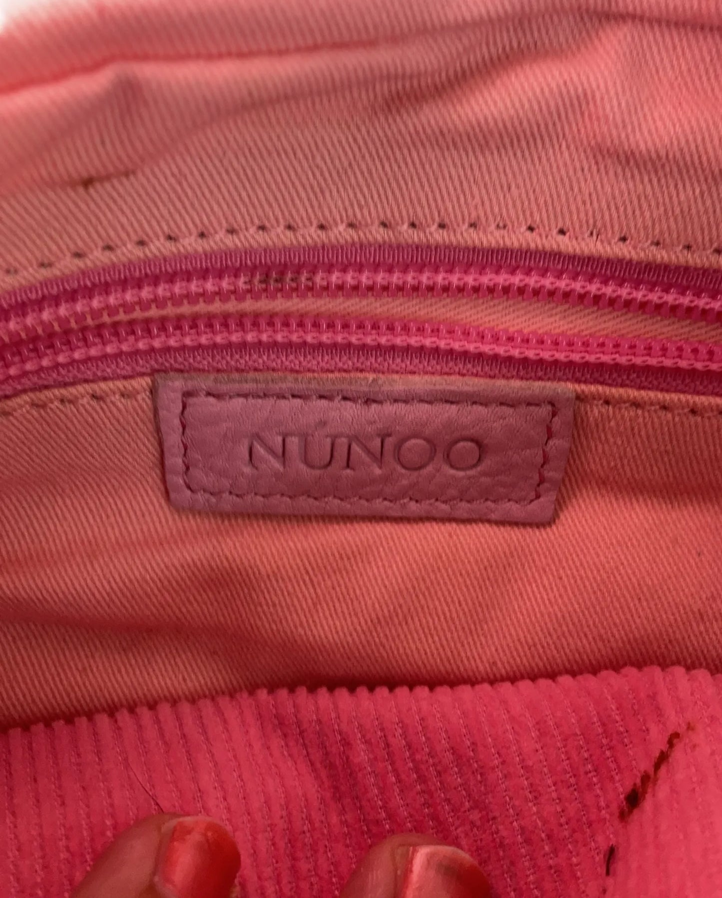 Núnoo-axelremsväska