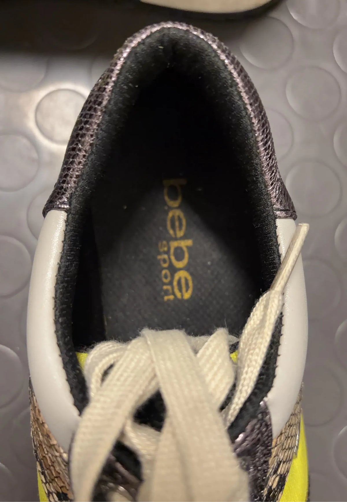 Bebe . Sneakers
