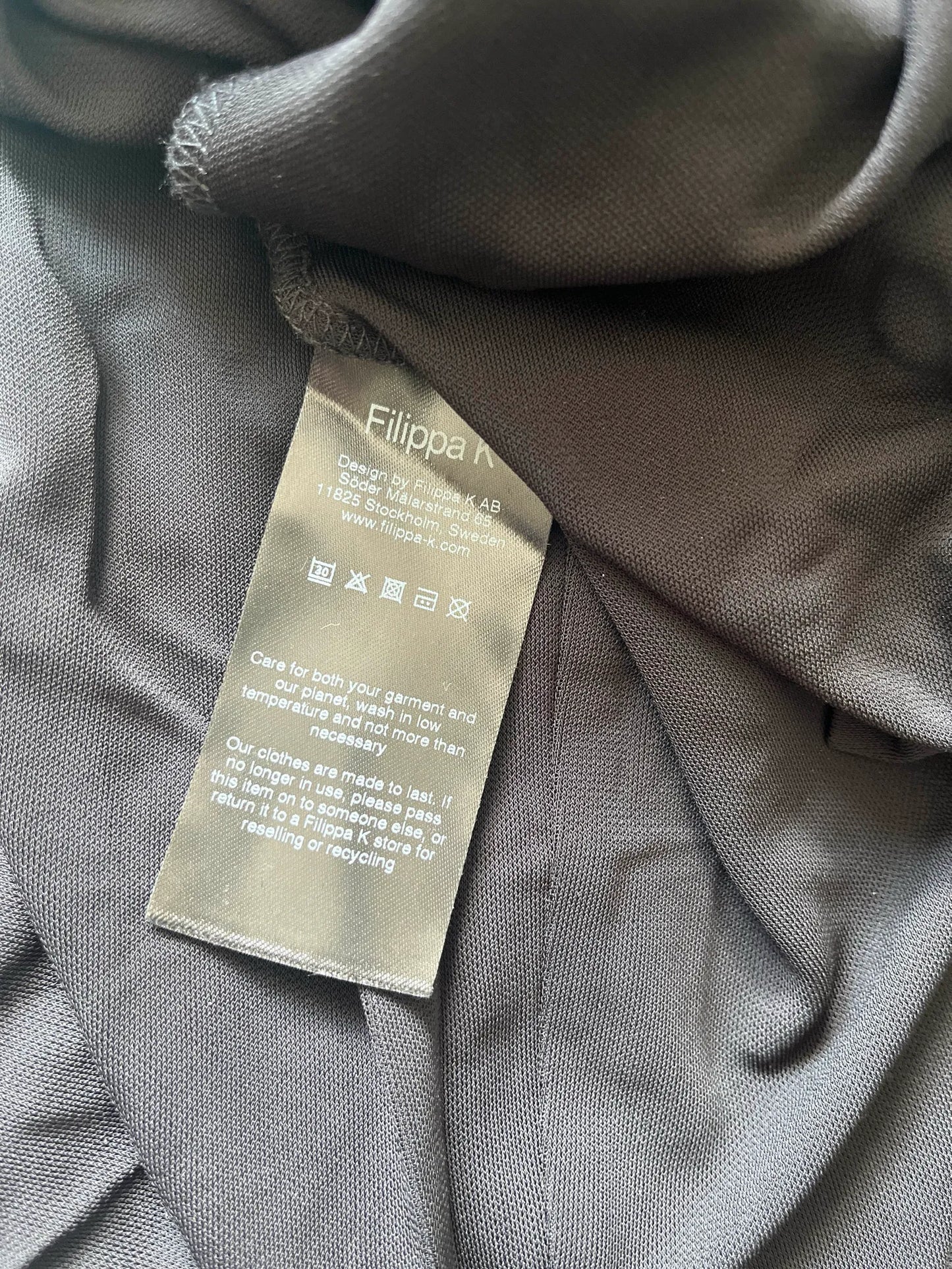 Filippa K Asymmetric Jersey-klänning