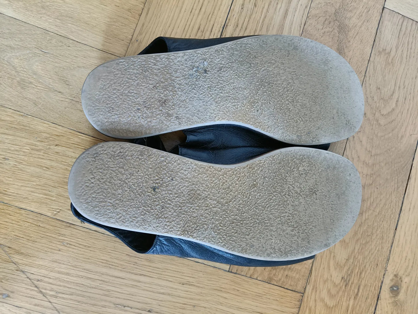 Cos-skinnsandaler