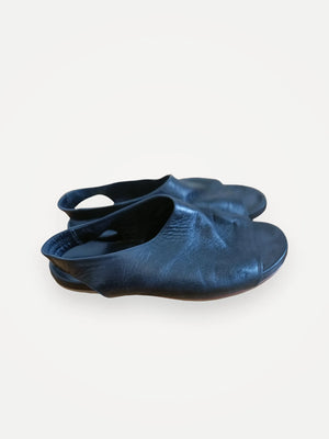 Cos-skinnsandaler