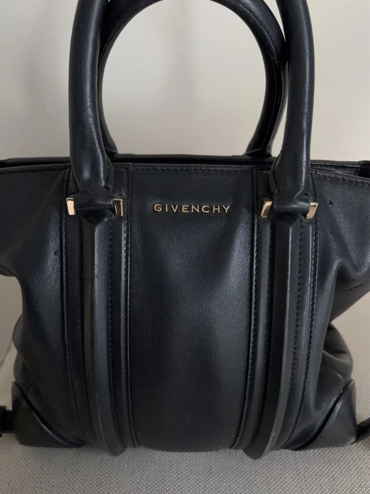 Givenchy-skinnaxelremsväska