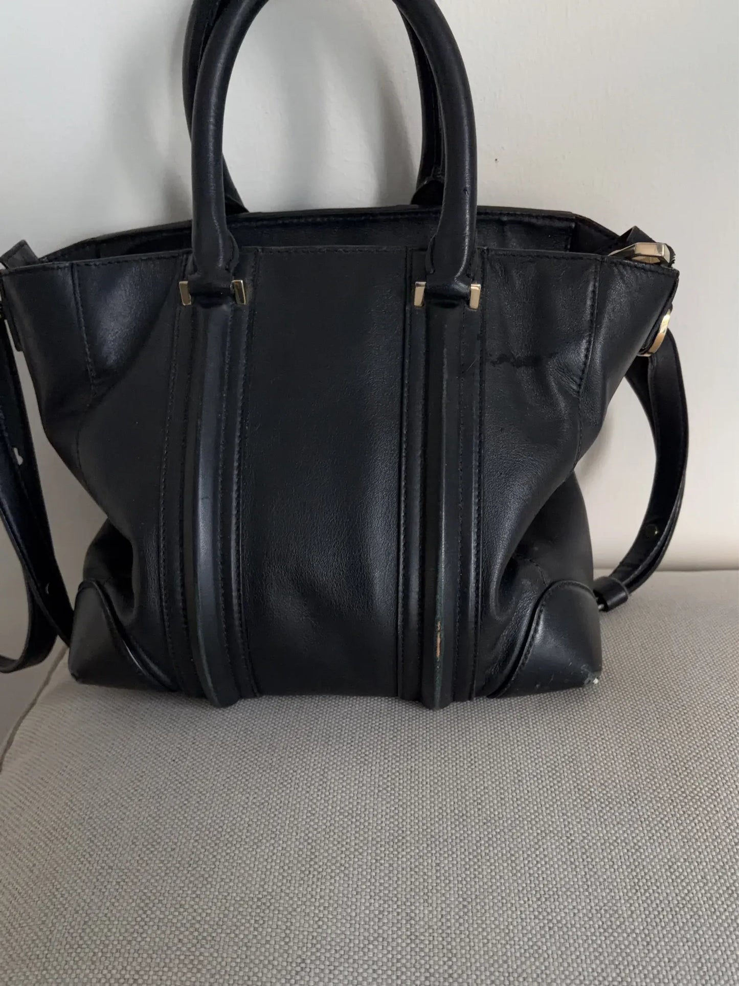 Givenchy-skinnaxelremsväska