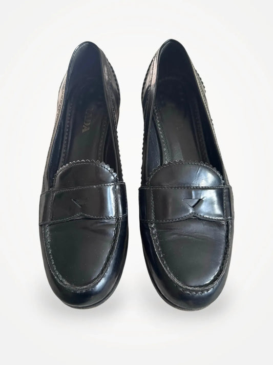 Prada-skinnloafers