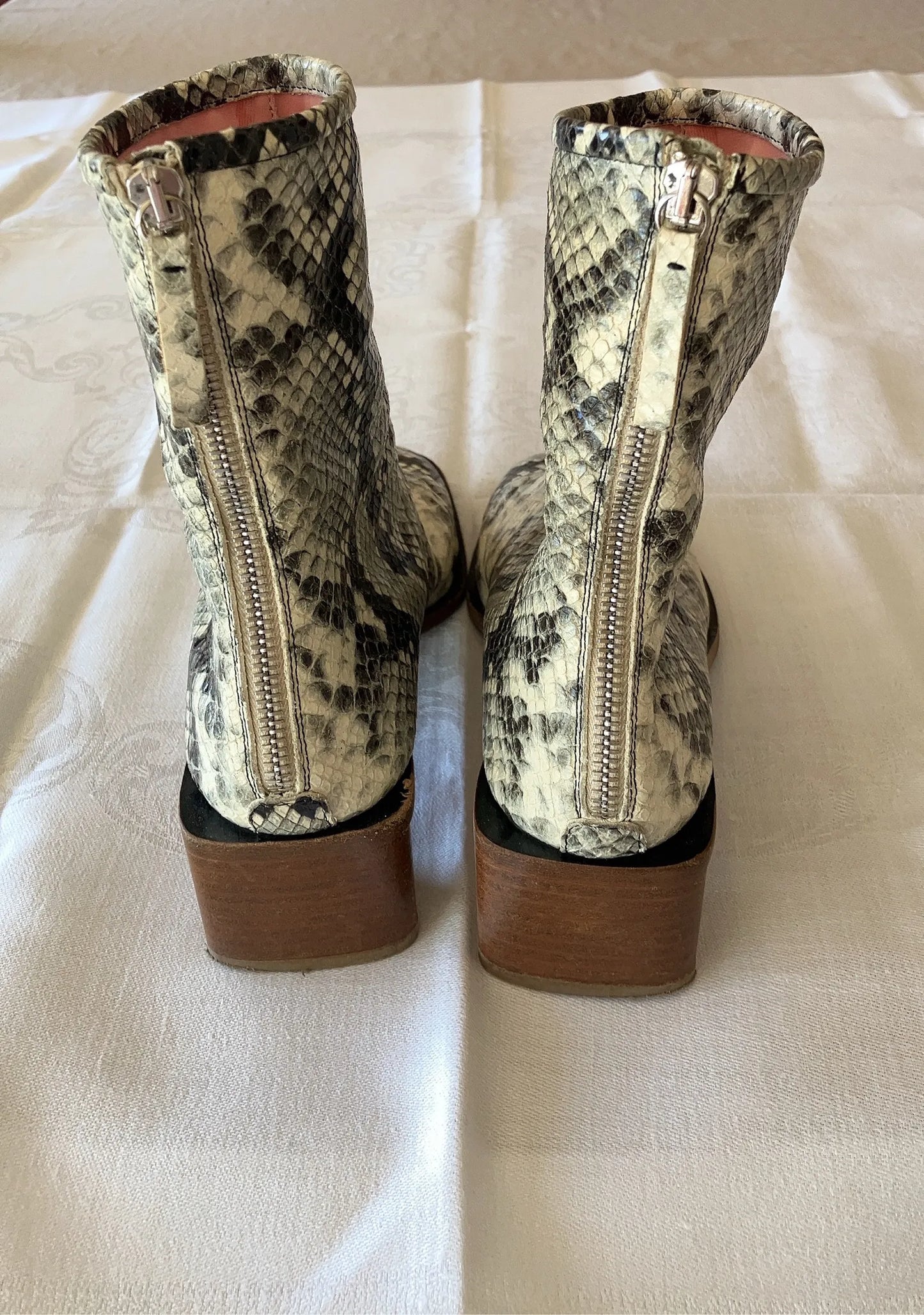 Acne Studios-skinnboots