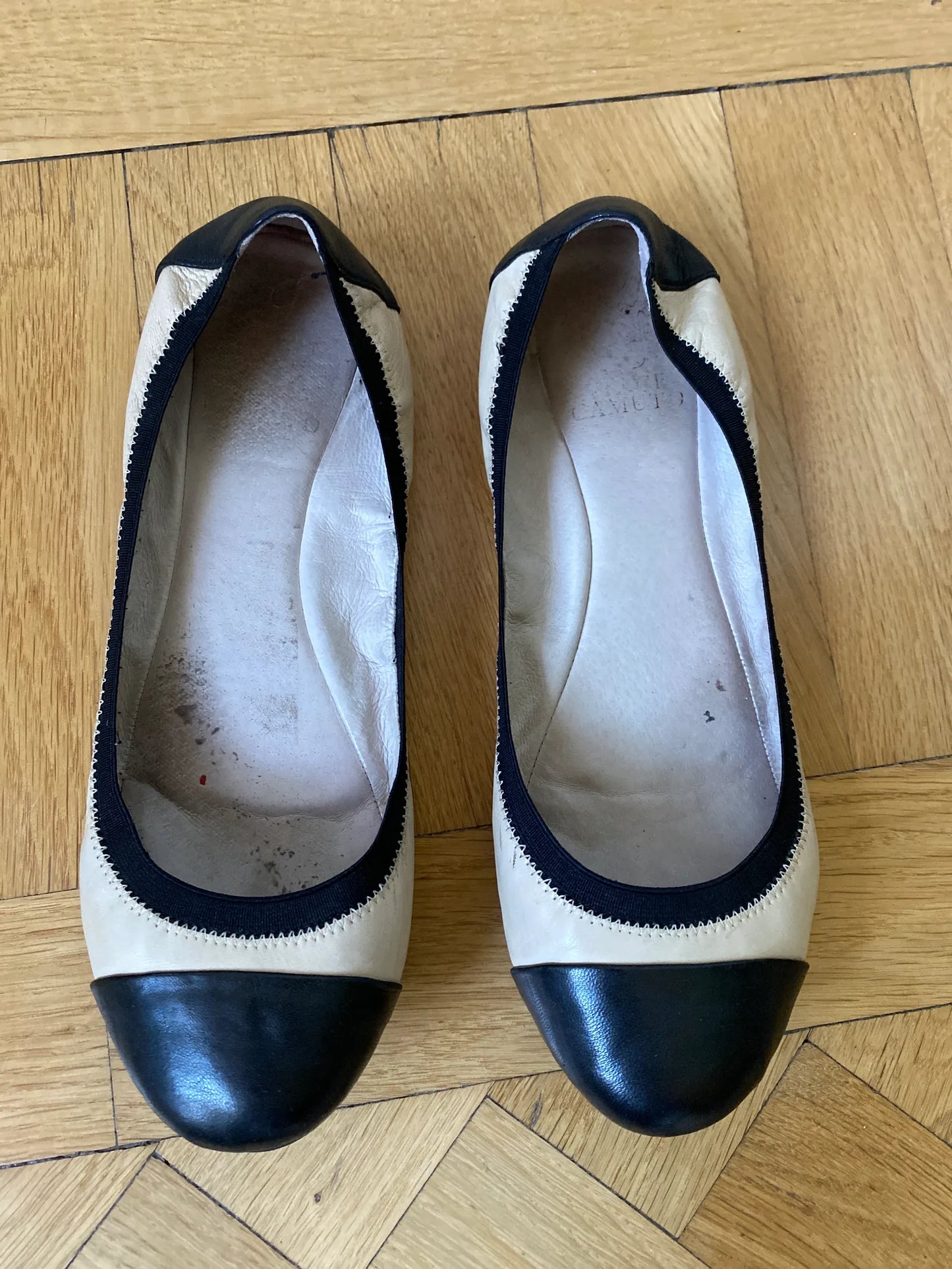 Vince Camuto Elisee-skinnballerinaskor