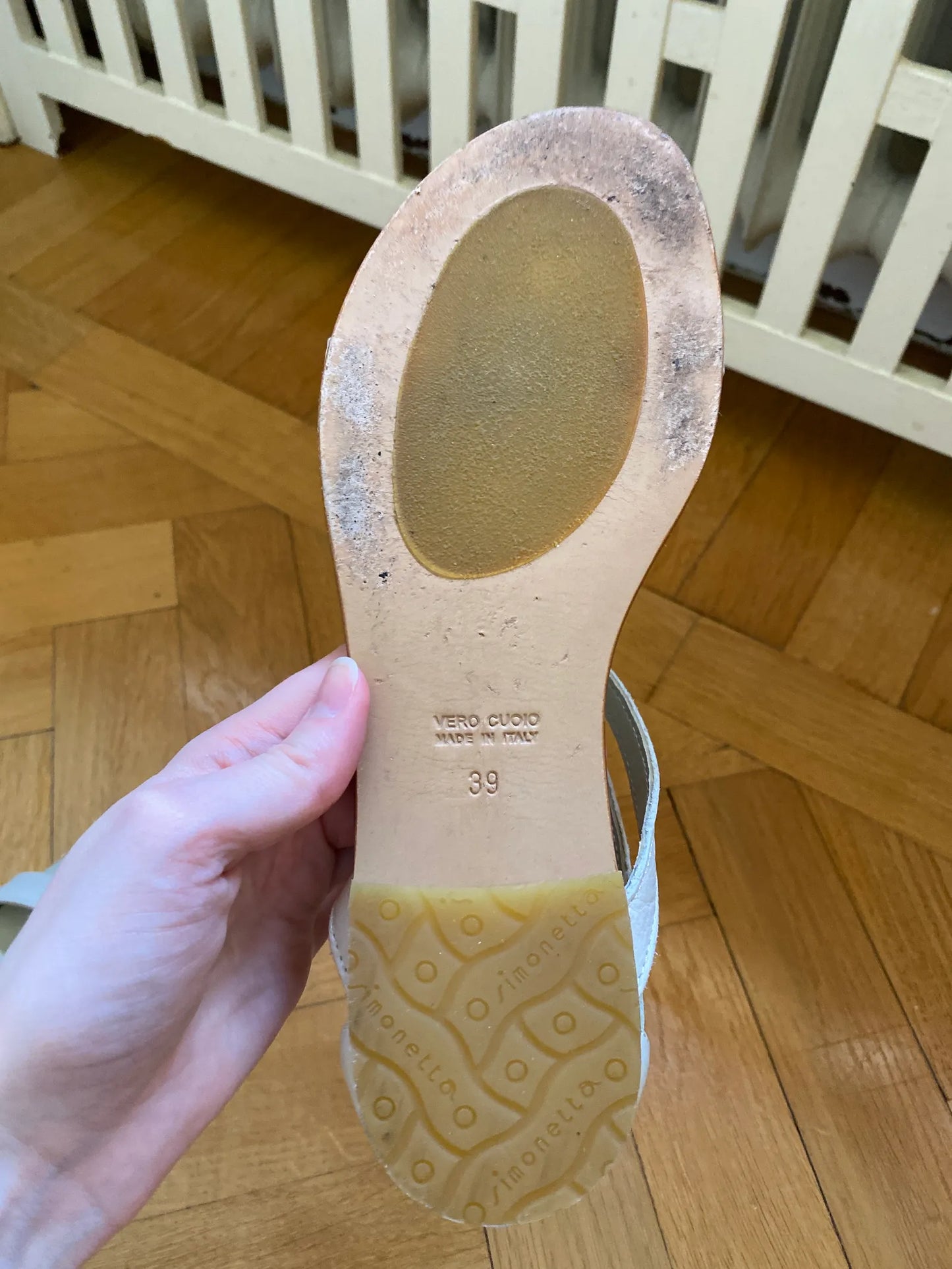 Simonetta Kips Ivory-skinnsandaler