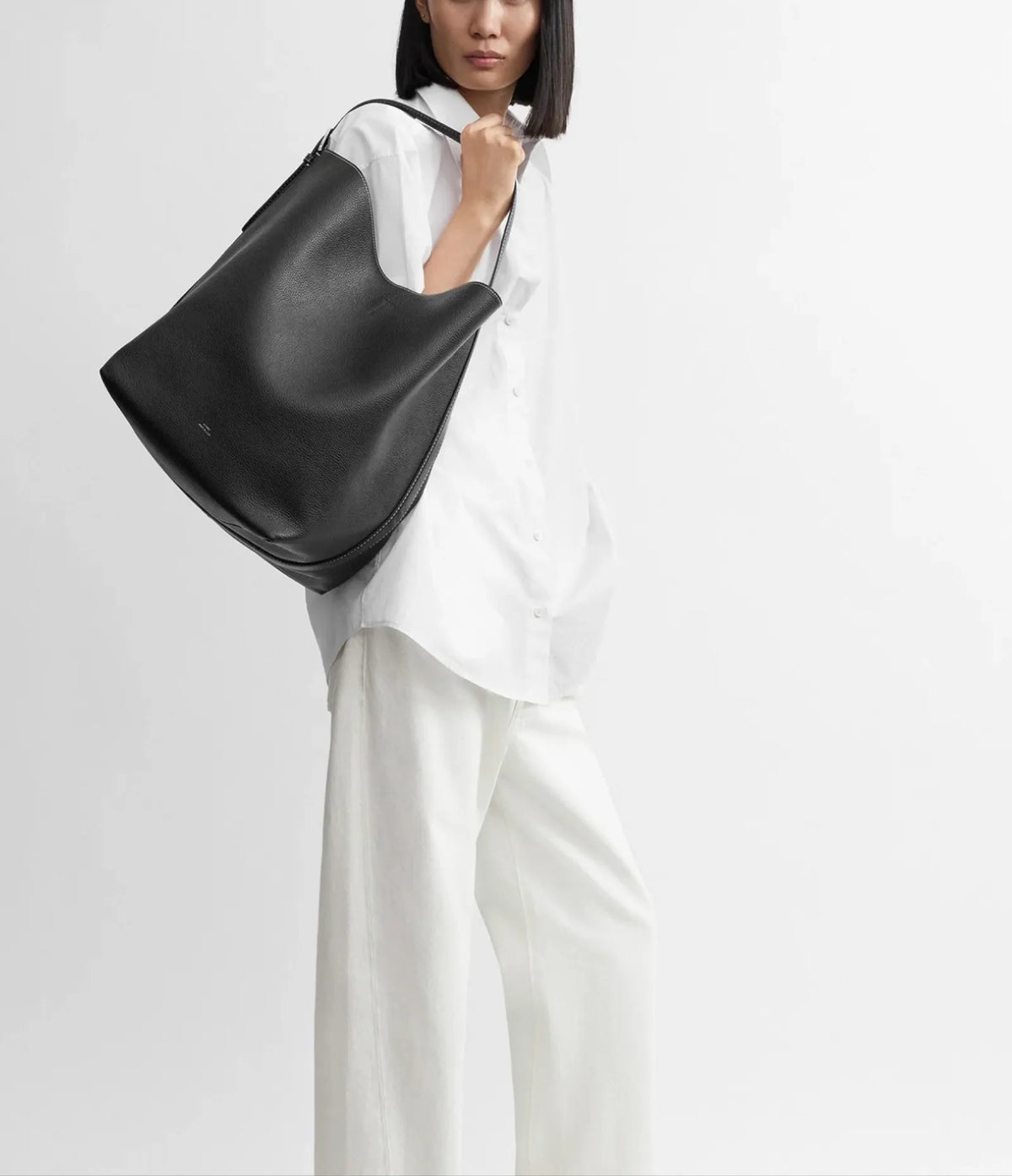 Toteme Grained Leather Tote-skinnaxelremsväska