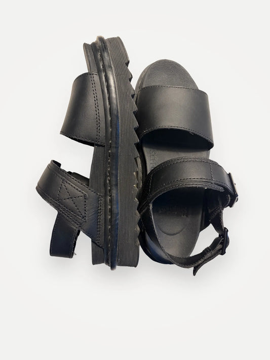 Dr. Martens Voss-skinnsandaler