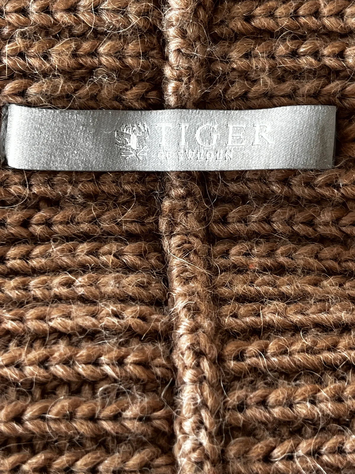 Tiger of Sweden-ullhalsduk