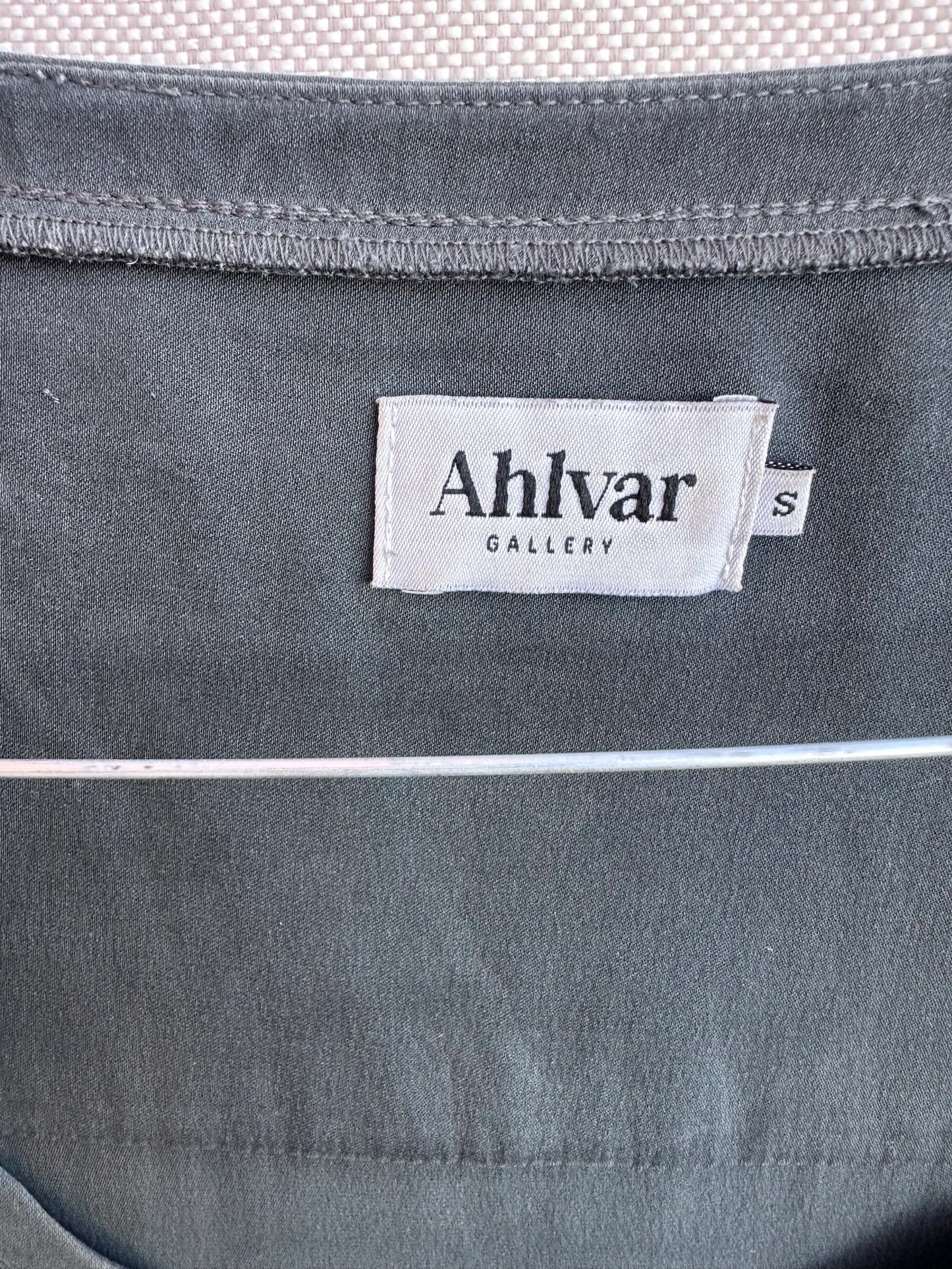 Ahlvar Gallery-sidenblus