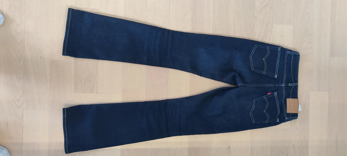 Levi's 725 High Rise Bootcut Jeans