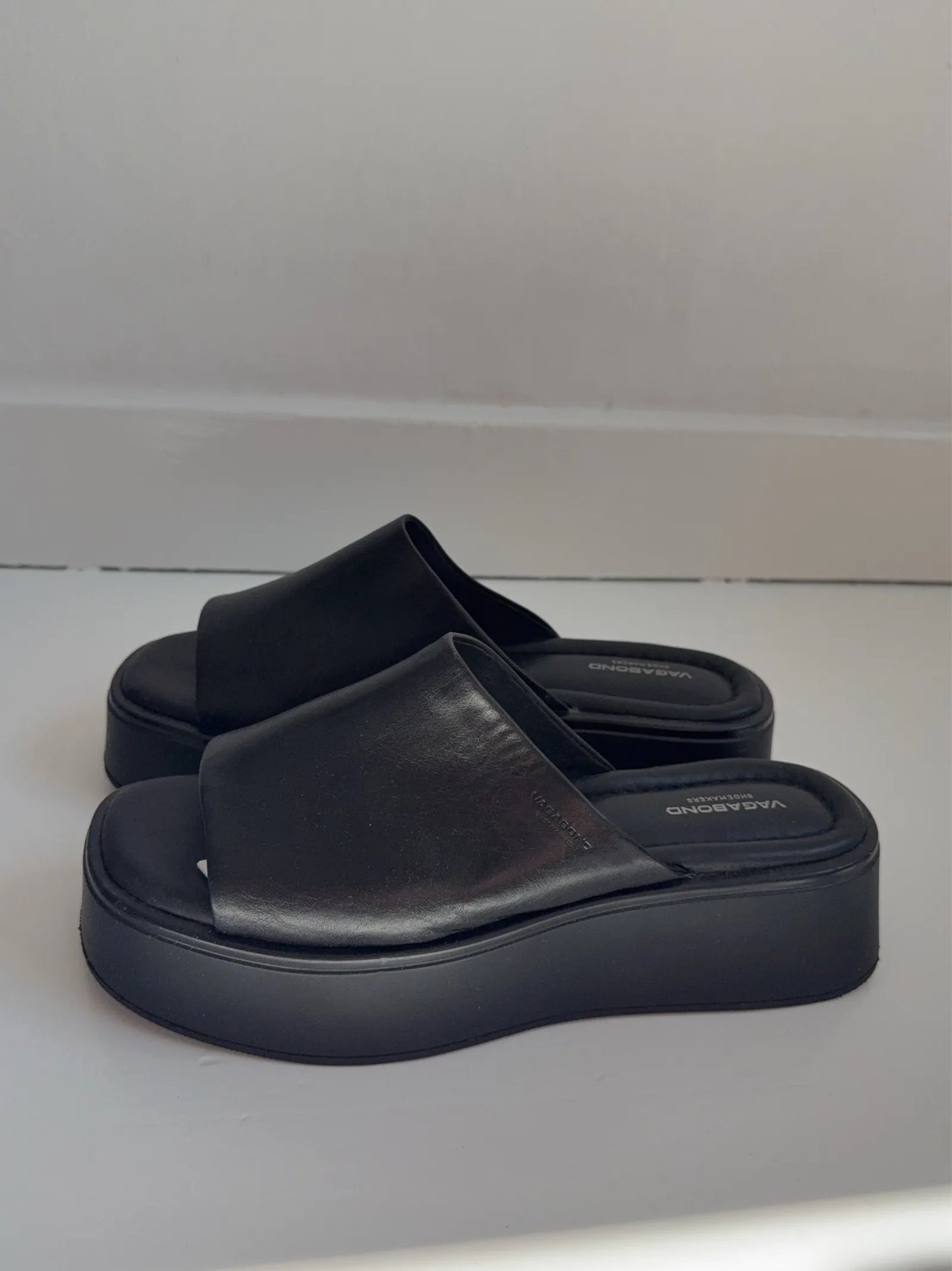 Vagabond Courtney-skinnsandaler NWOT