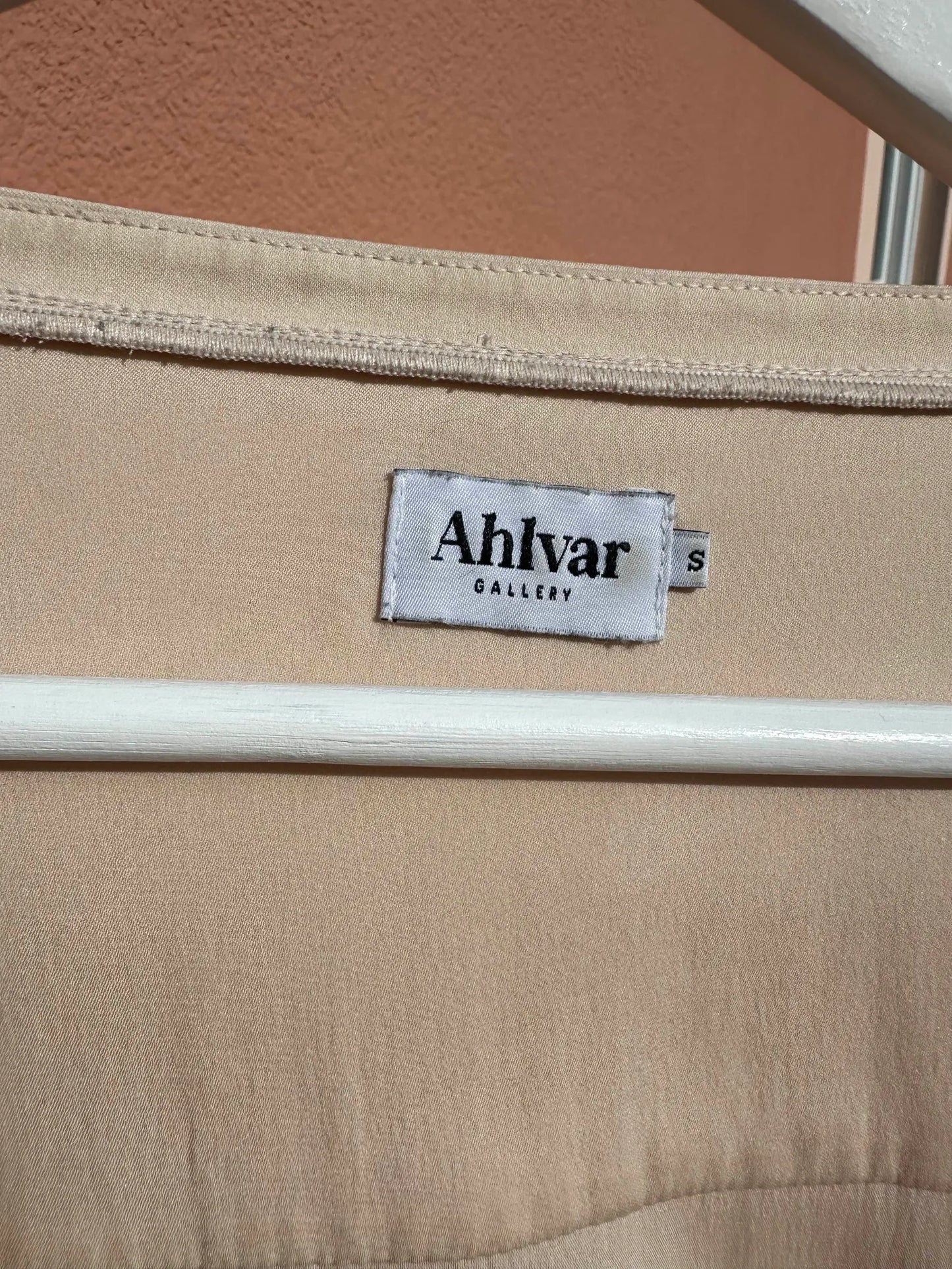 Ahlvar Gallery-sidenblus