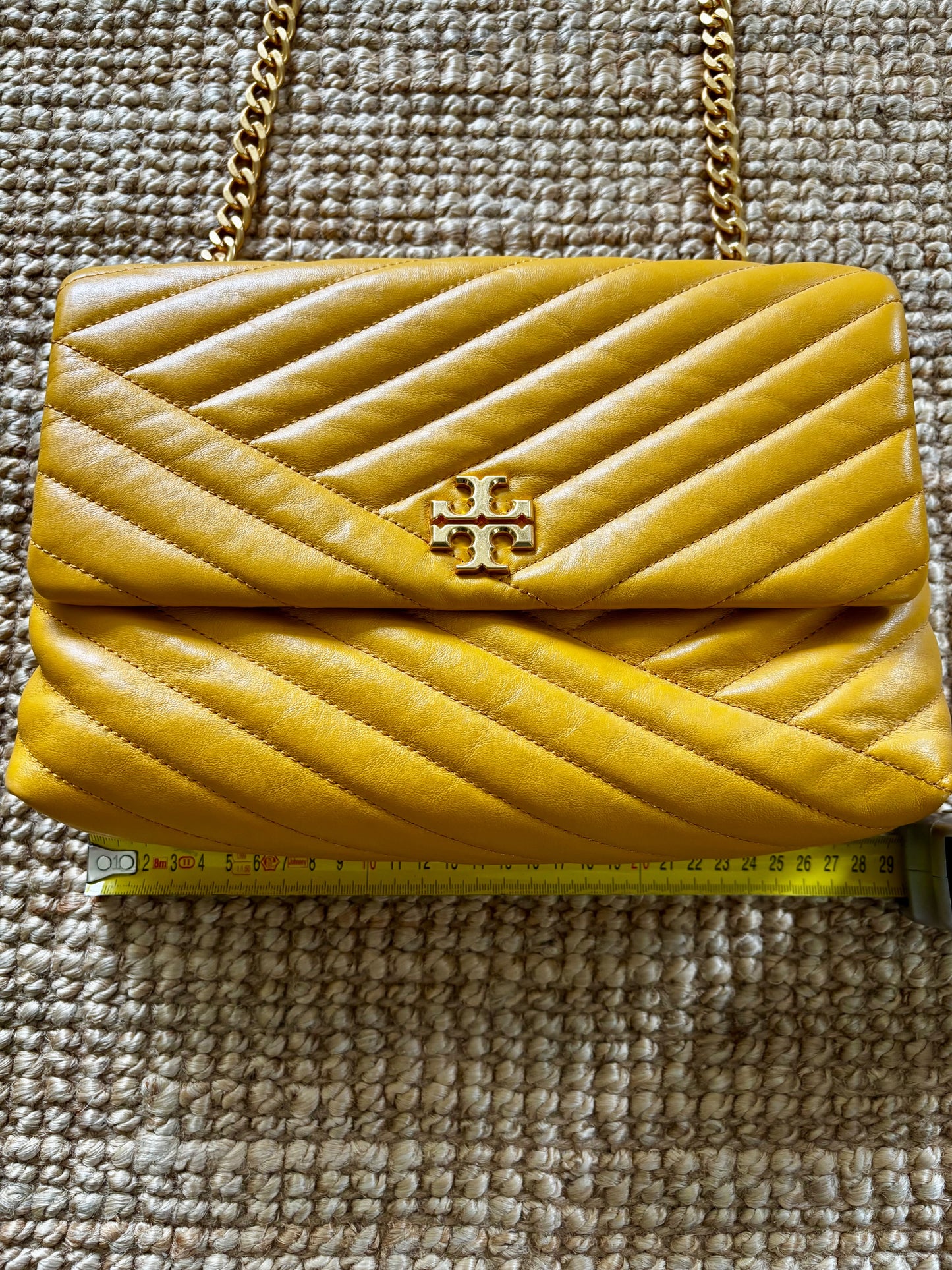 Tory Burch-skinnaxelremsväska