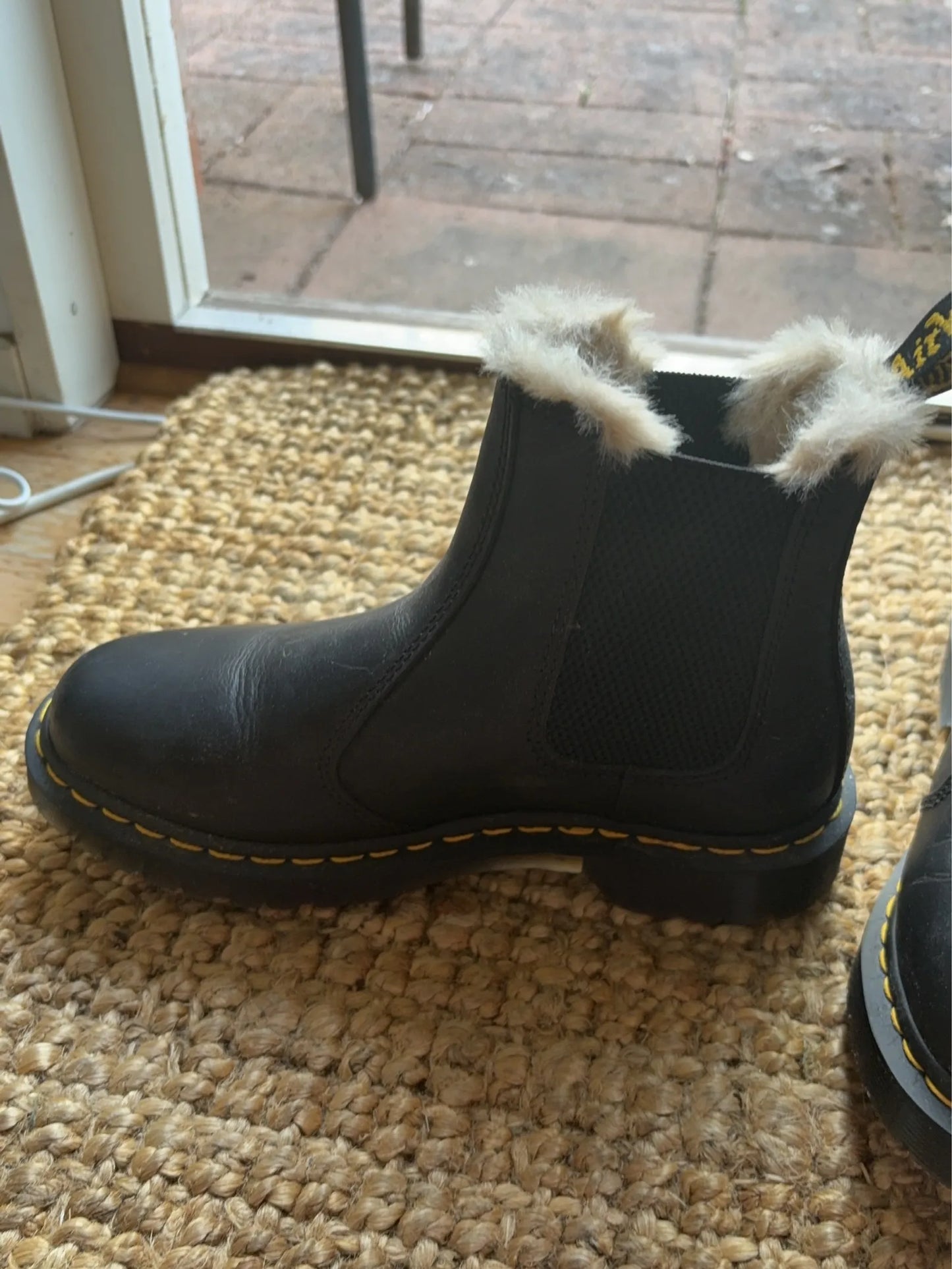 Dr. Martens Leonore-skinnvinterskor NWOT