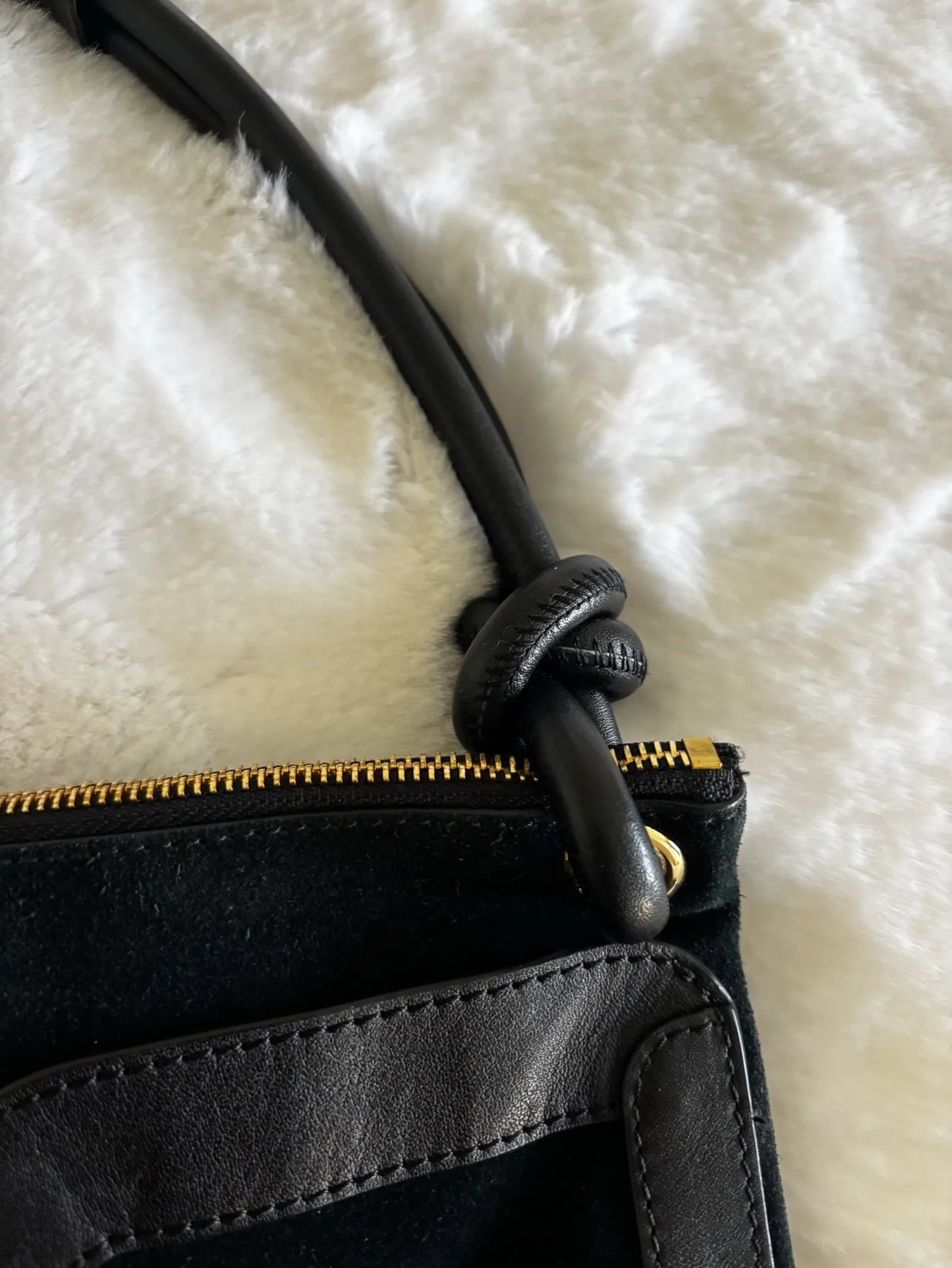 By Malene Birger Ray Tall-skinnaxelremsväska