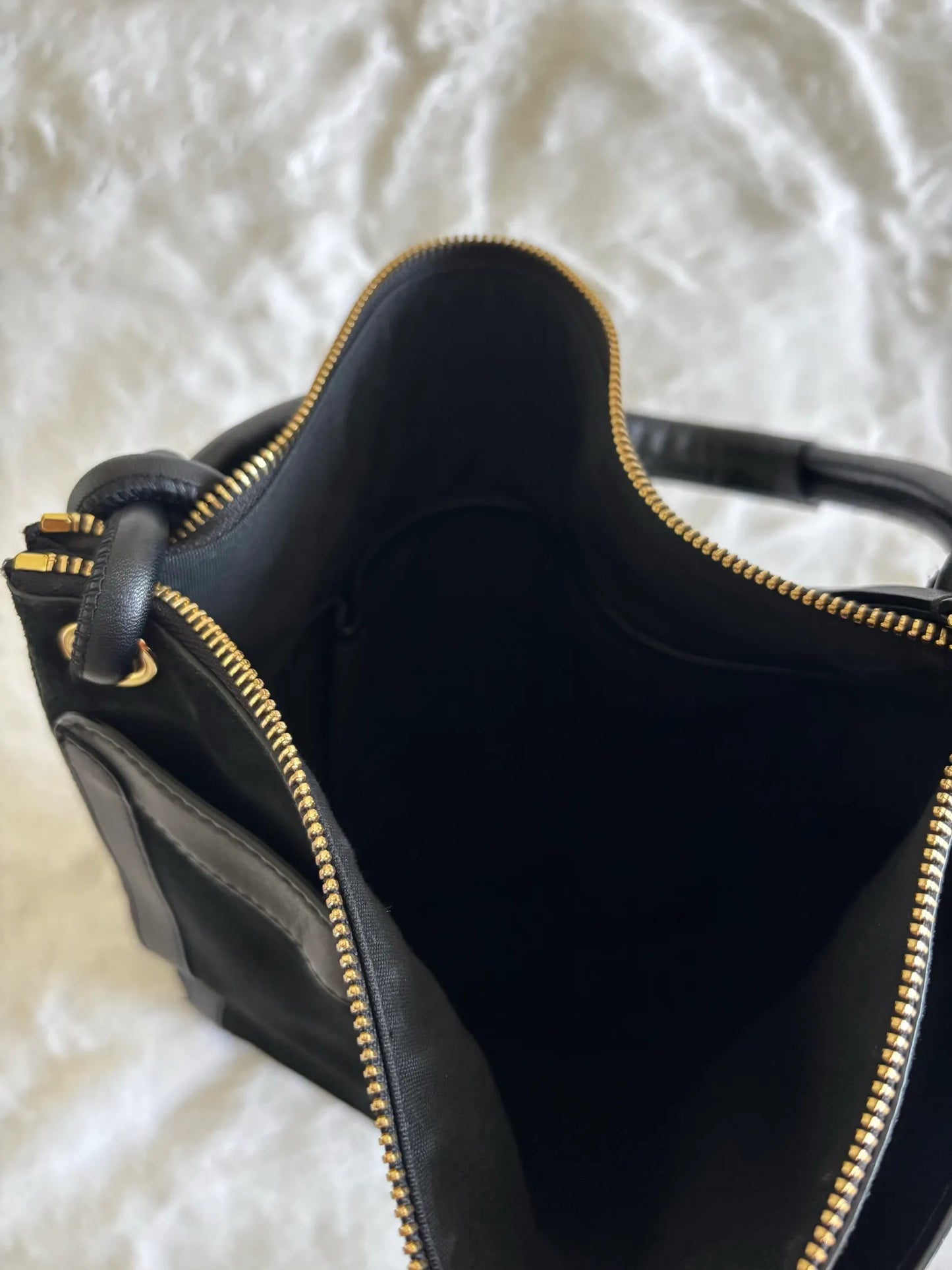 By Malene Birger Ray Tall-skinnaxelremsväska