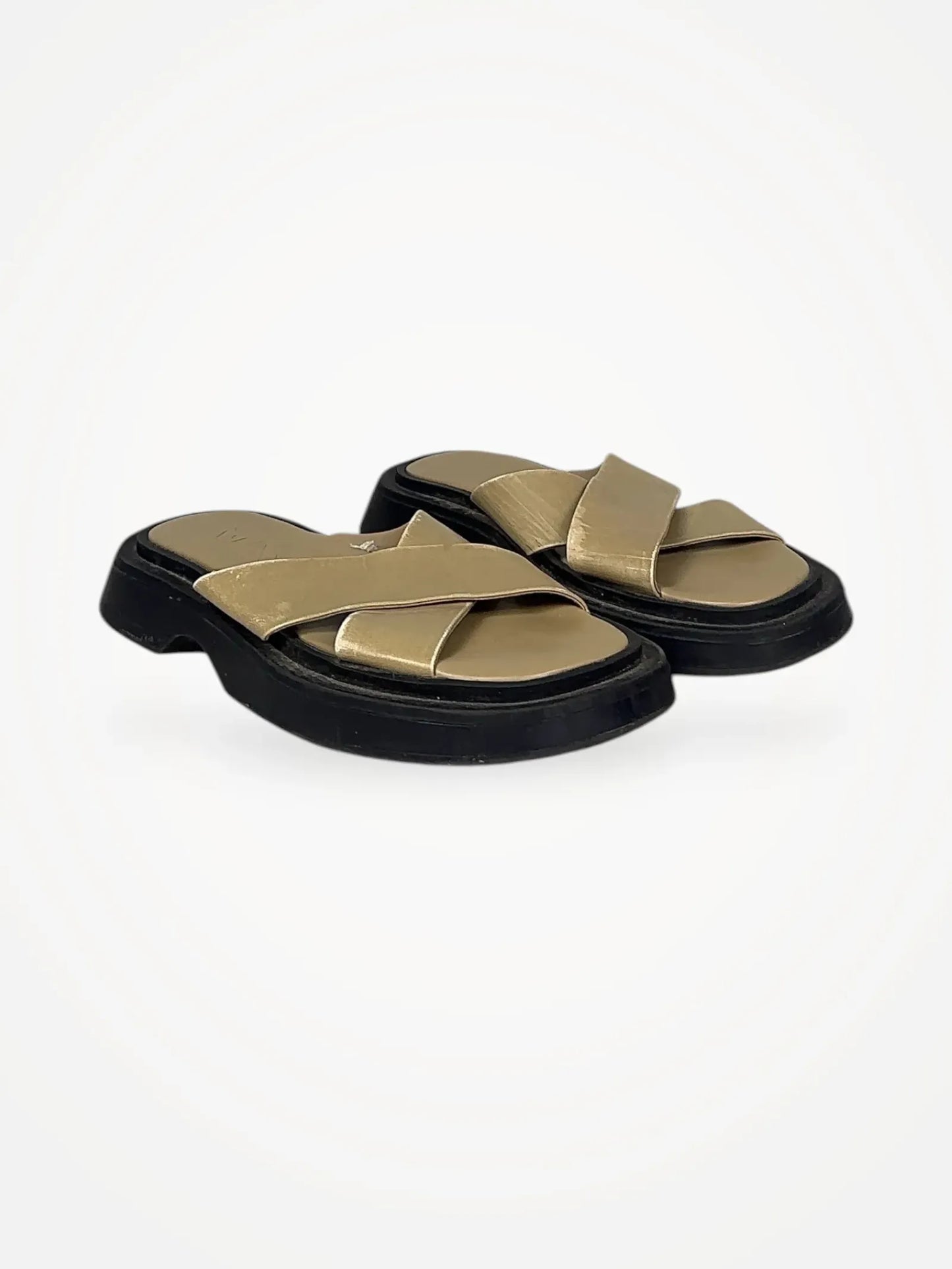 Mng-skinnsandaler