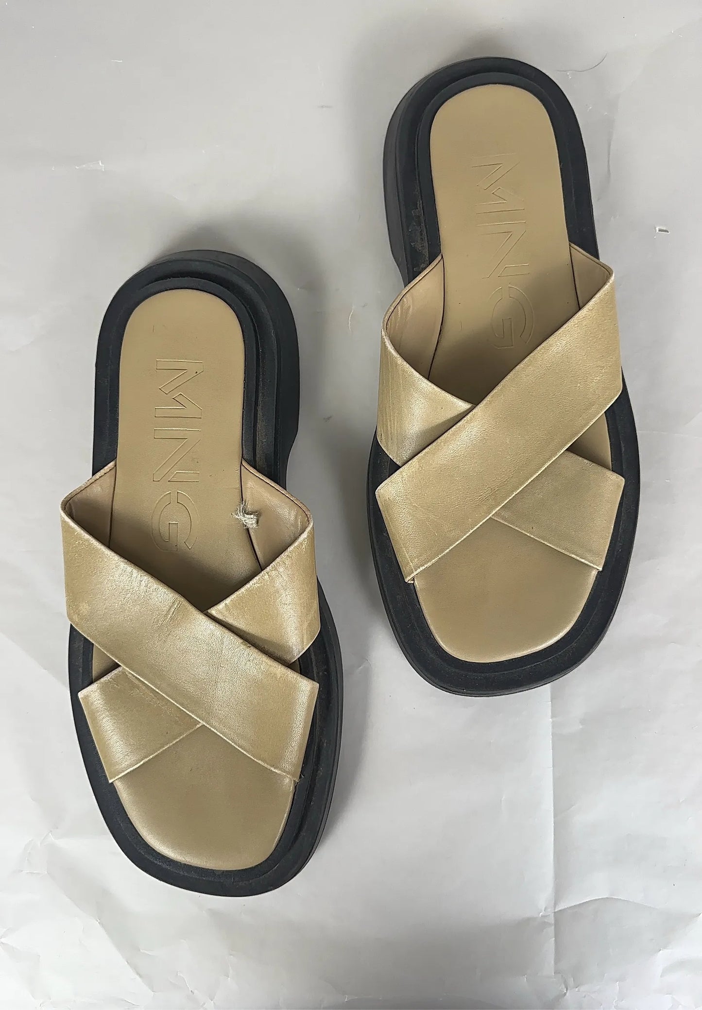 Mng-skinnsandaler