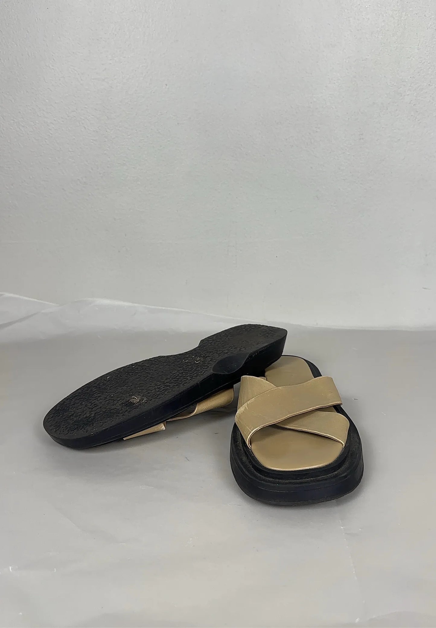 Mng-skinnsandaler