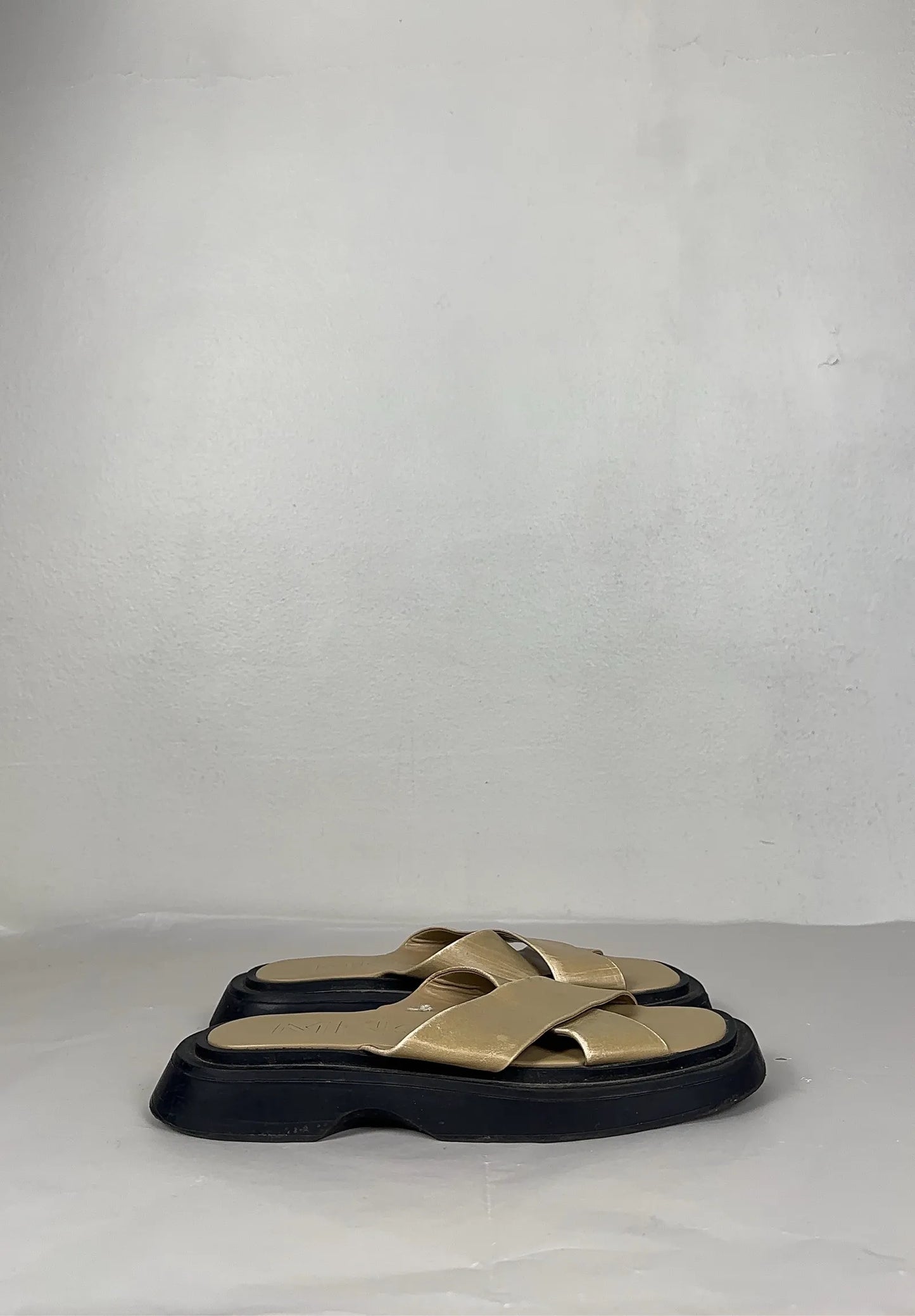 Mng-skinnsandaler