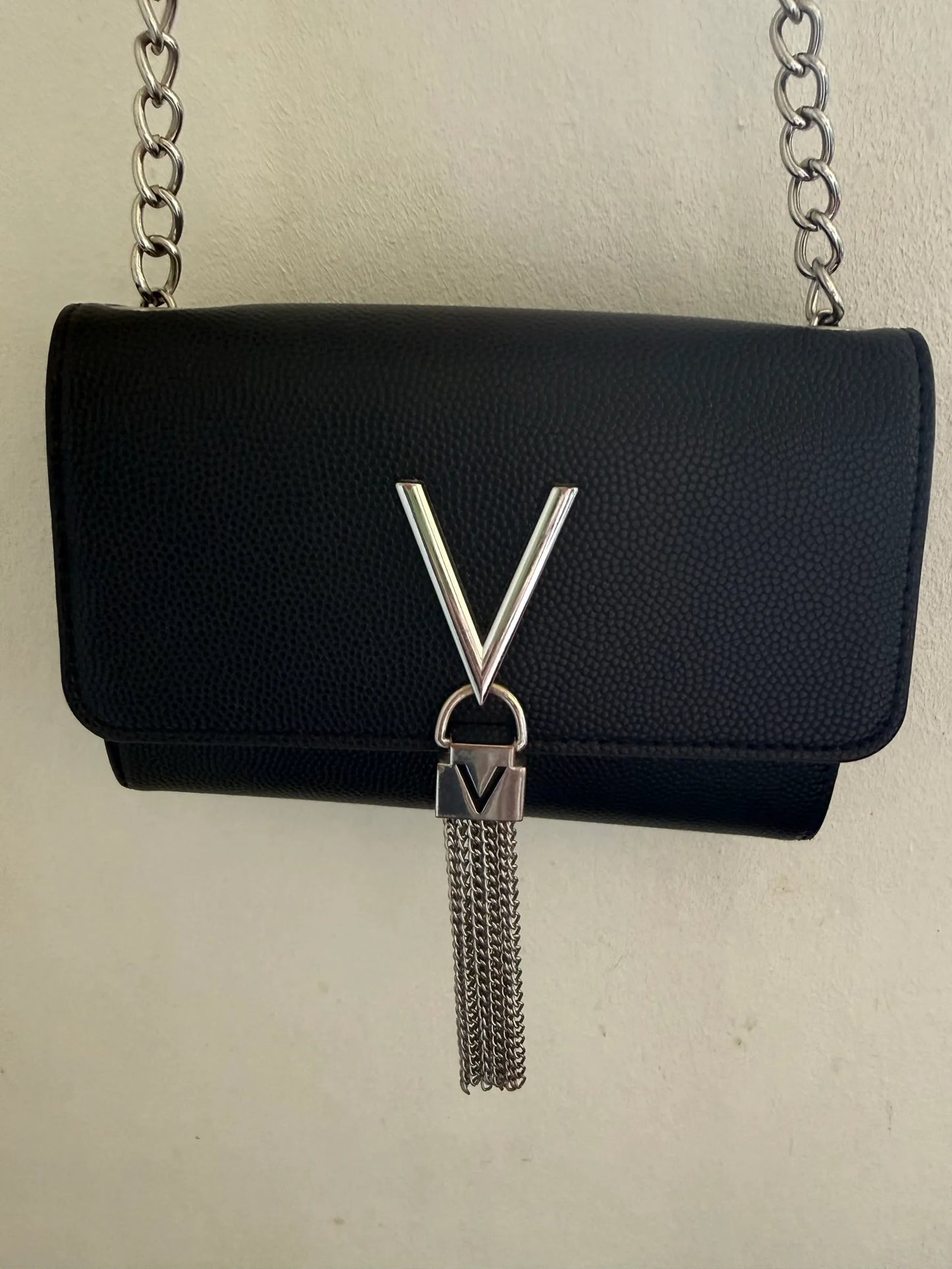 Valentino-axelremsväska NWOT