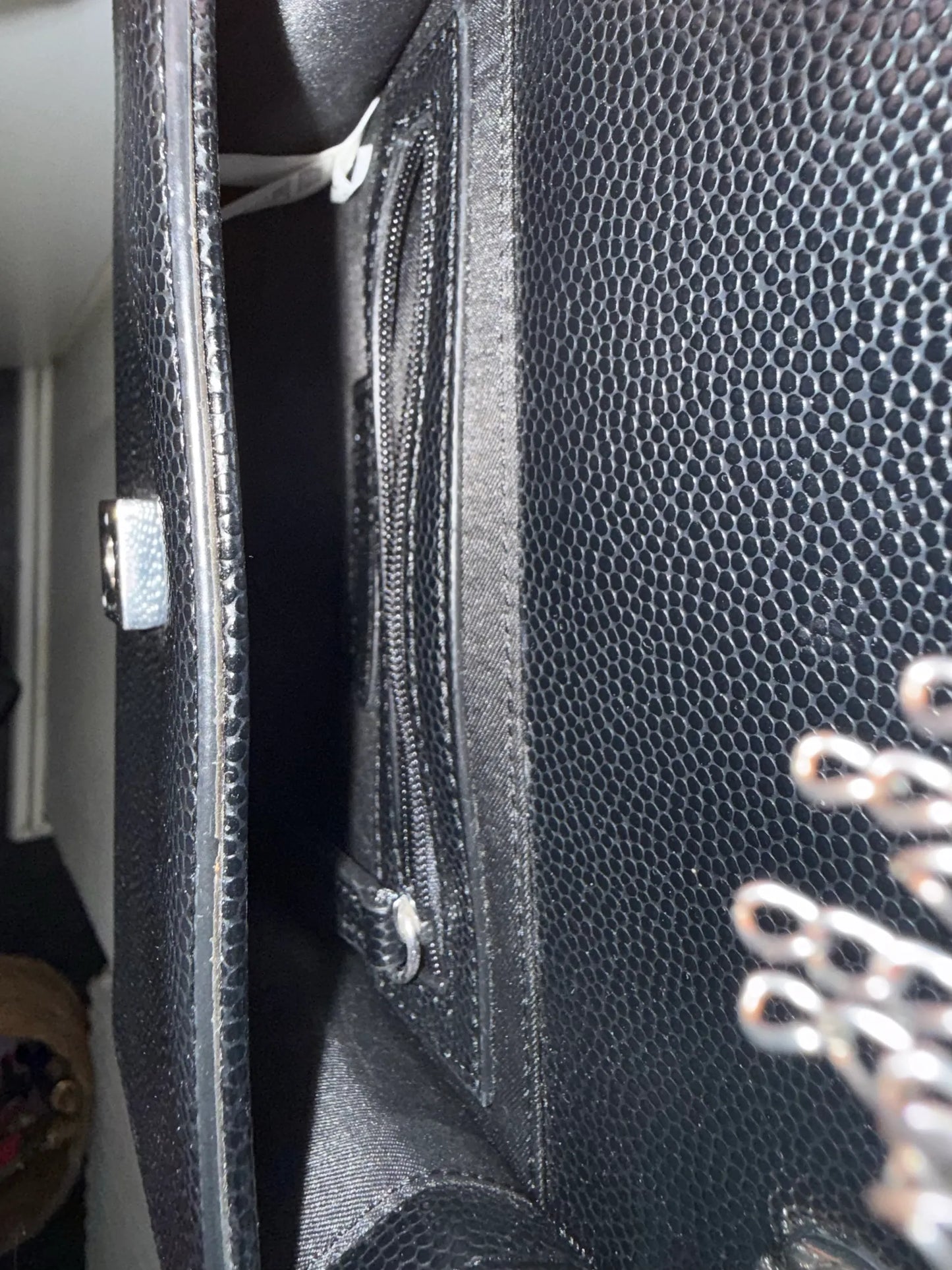 Valentino-axelremsväska NWOT
