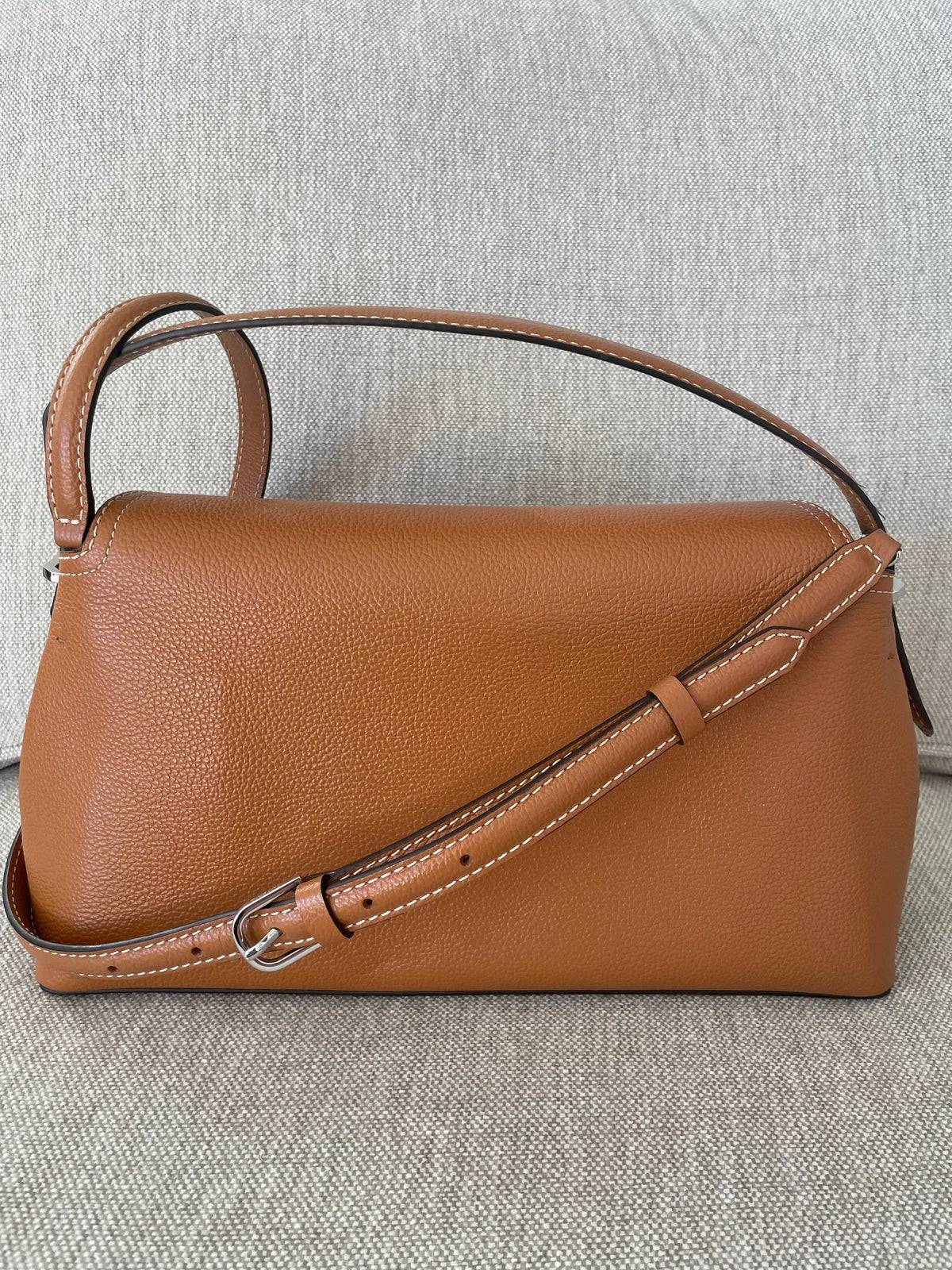 Toteme T-lock Grained-leather Handle Tan-skinnhandväska