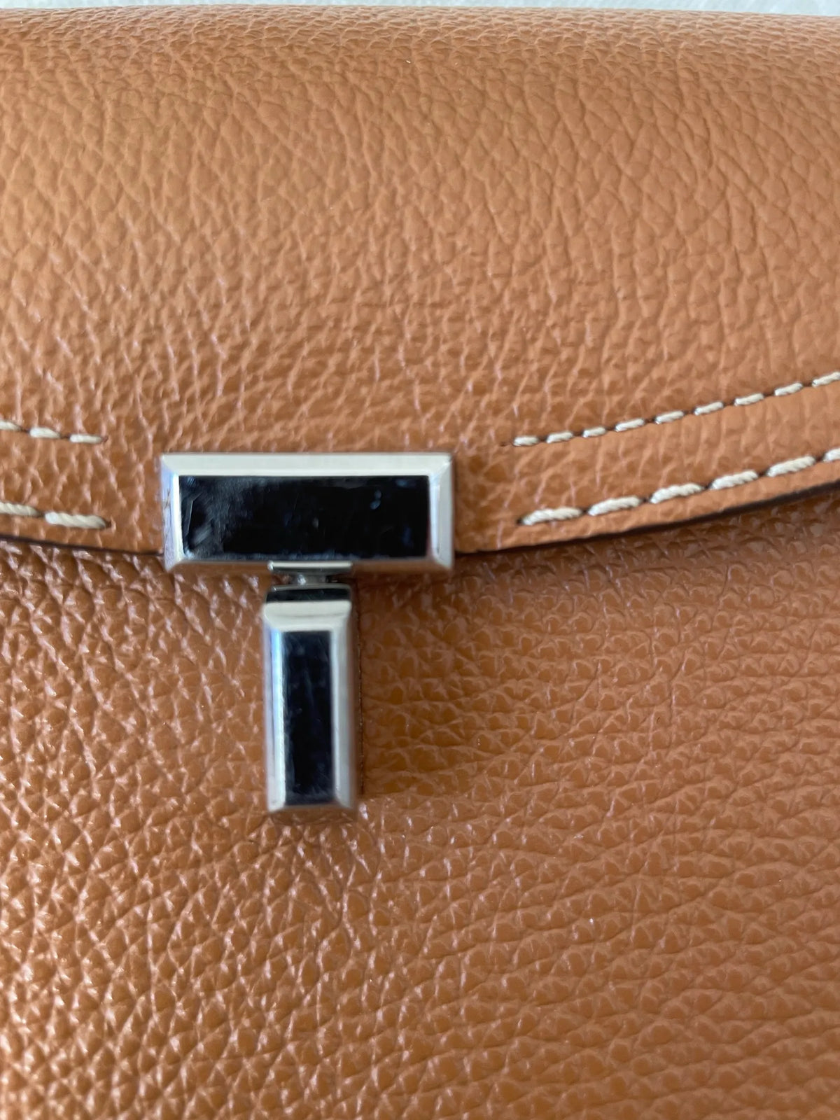 Toteme T-lock Grained-leather Handle Tan-skinnhandväska