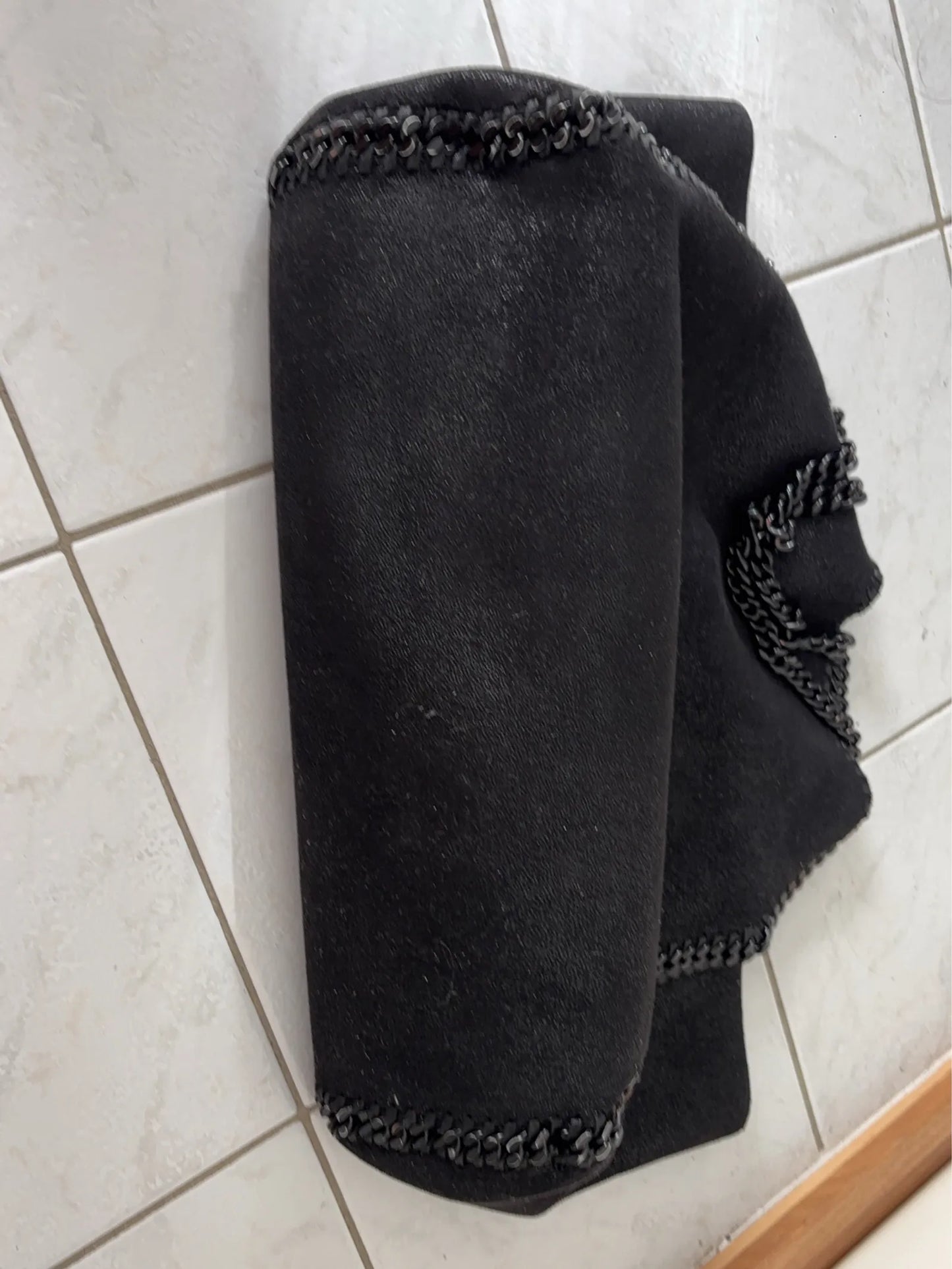 Stella Mccartney Stella Mccartneys Falabella Tote I Svart Med Kedja. Handbag