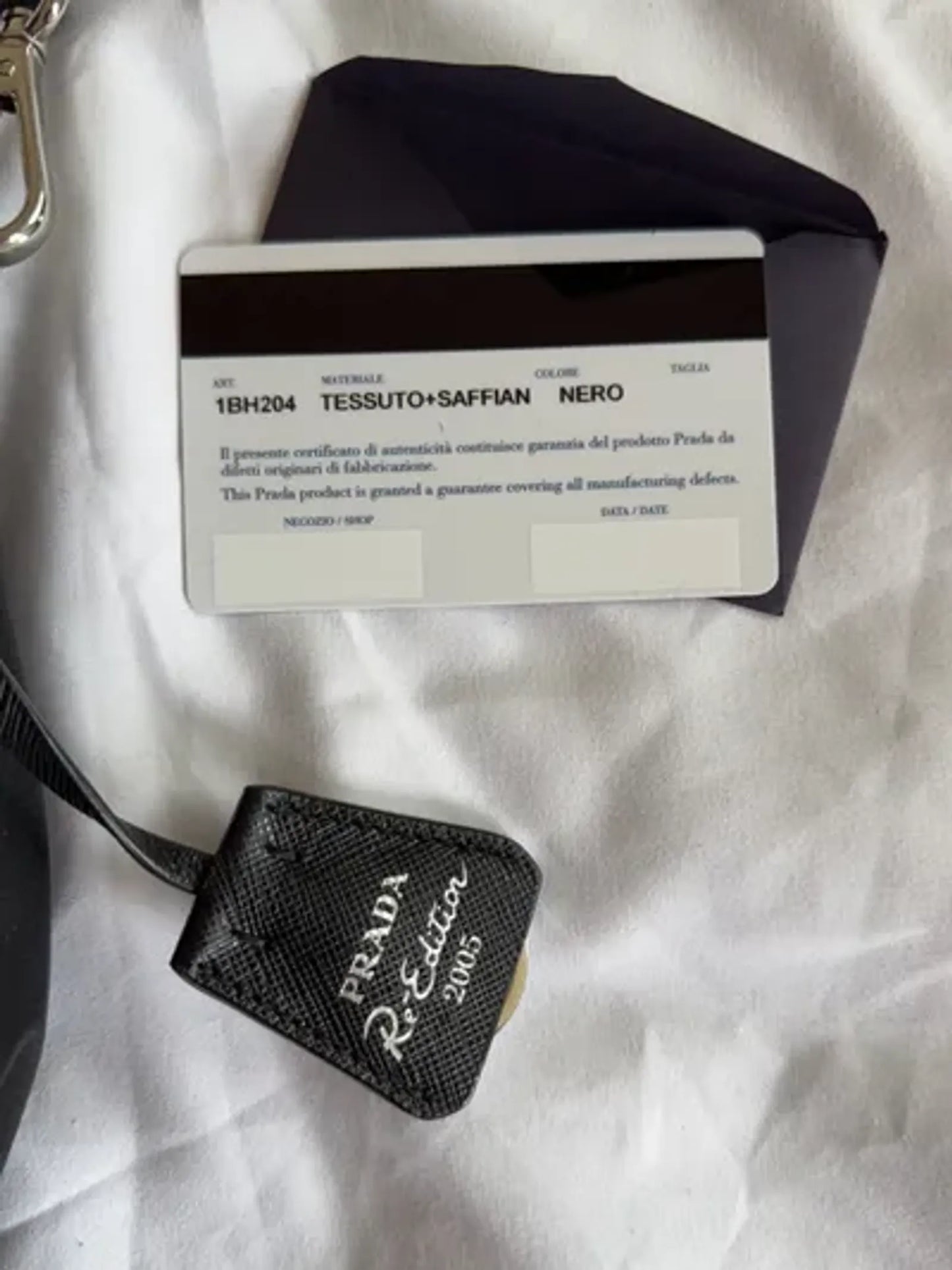 Prada Re-edition 2005 – 1bh204 Nero-axelremsväska NWOT