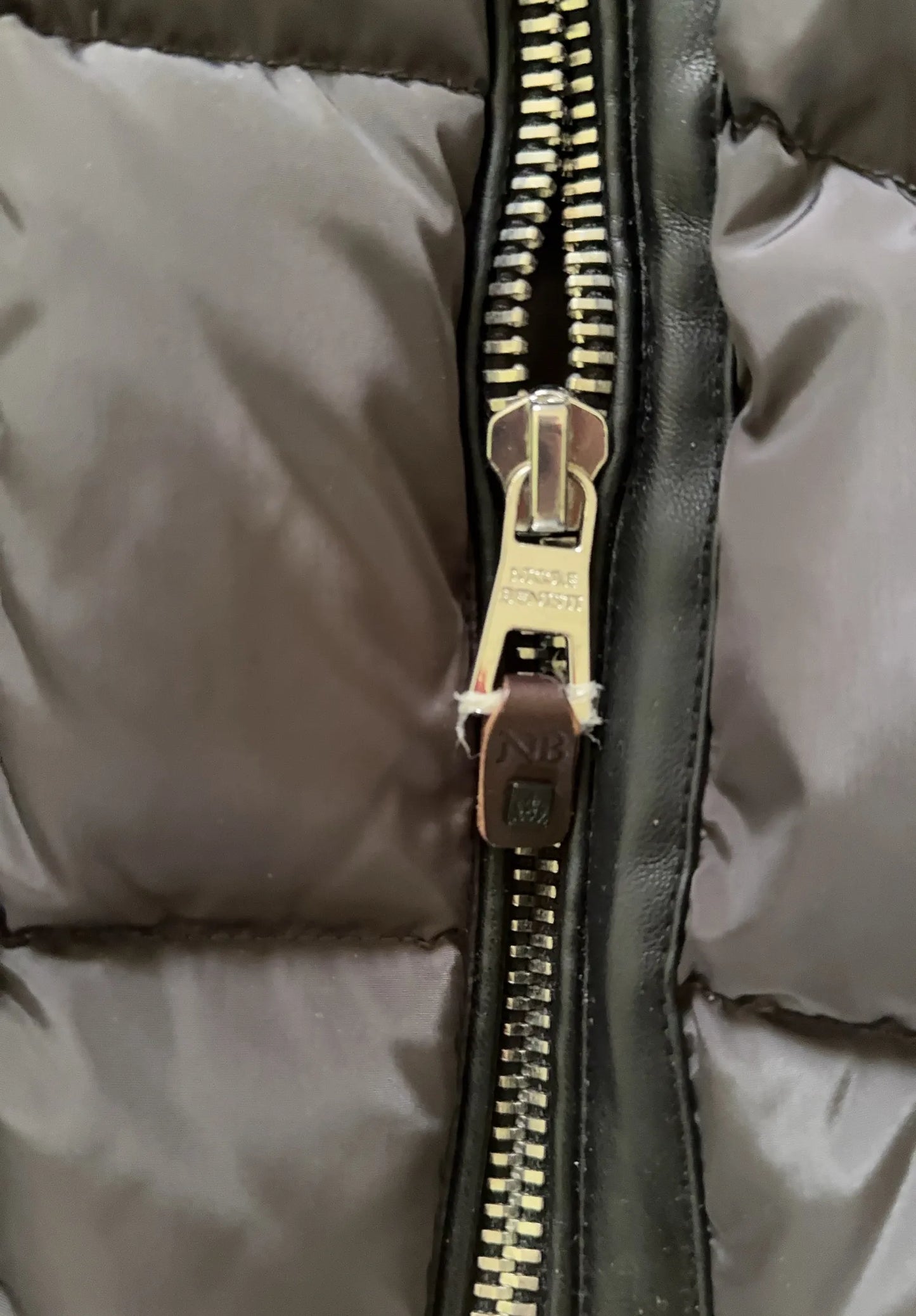 Nicole Benisti-skinndunjacka NWOT