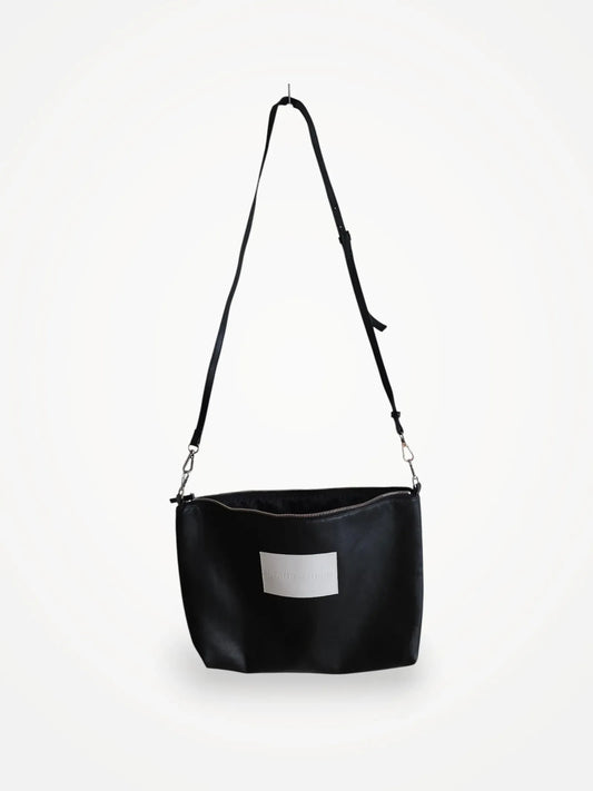 Stand Studio-axelremsväska NWOT