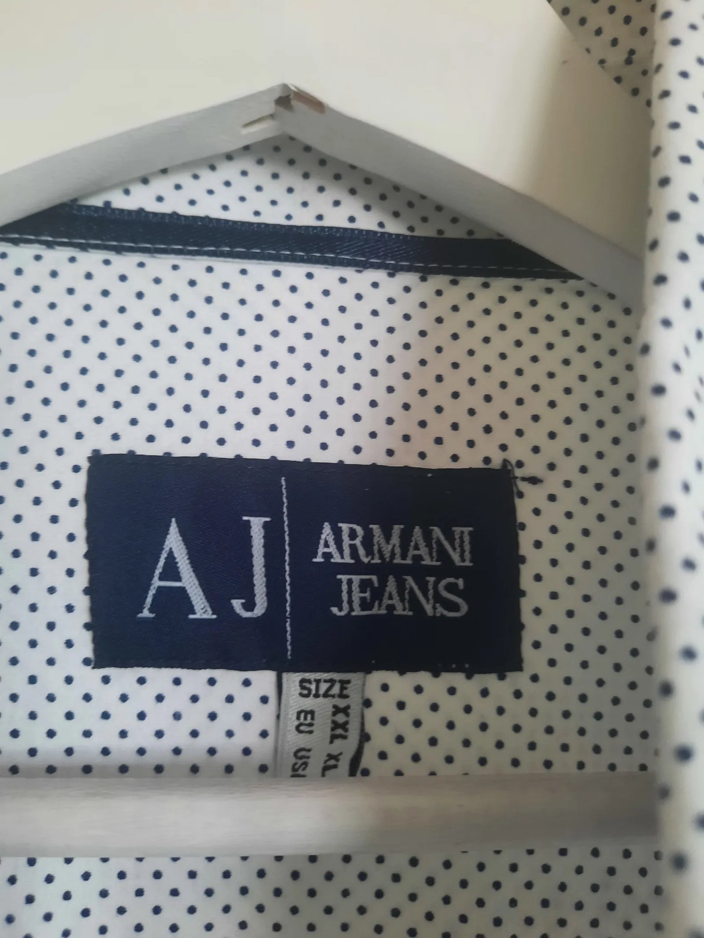 Armani-skjorta