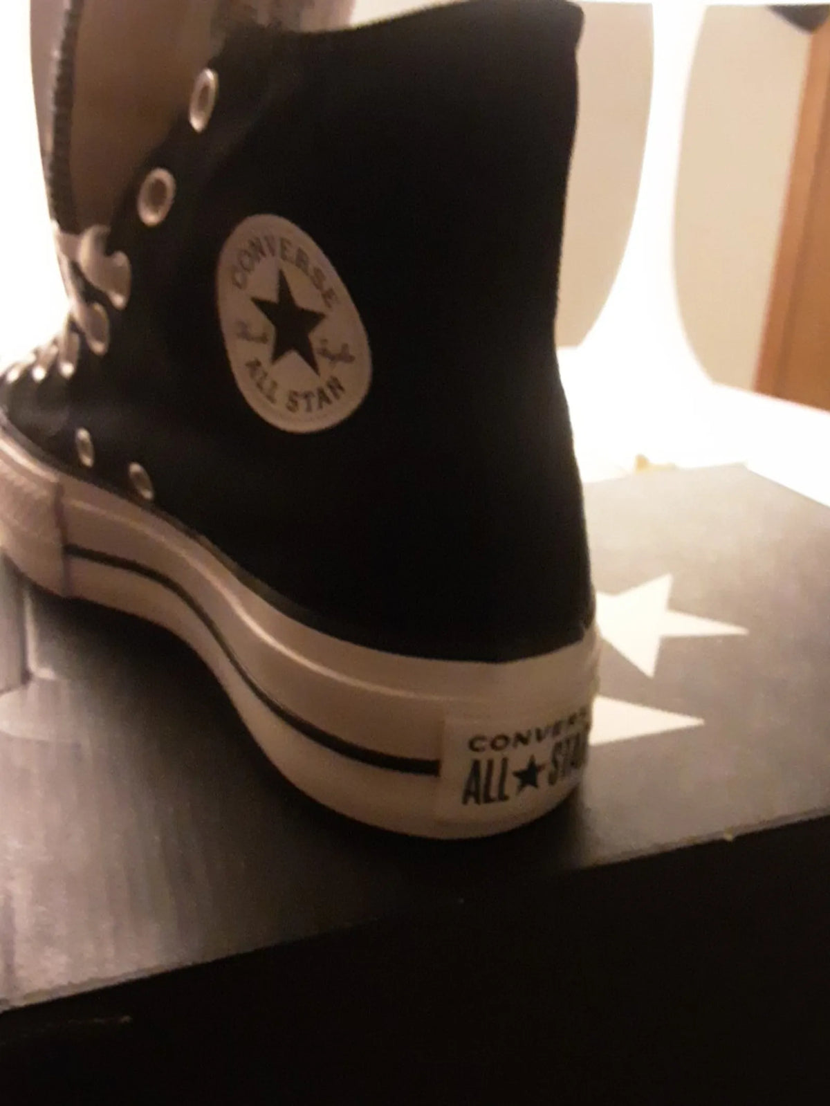 Converse-sneakers NWOT