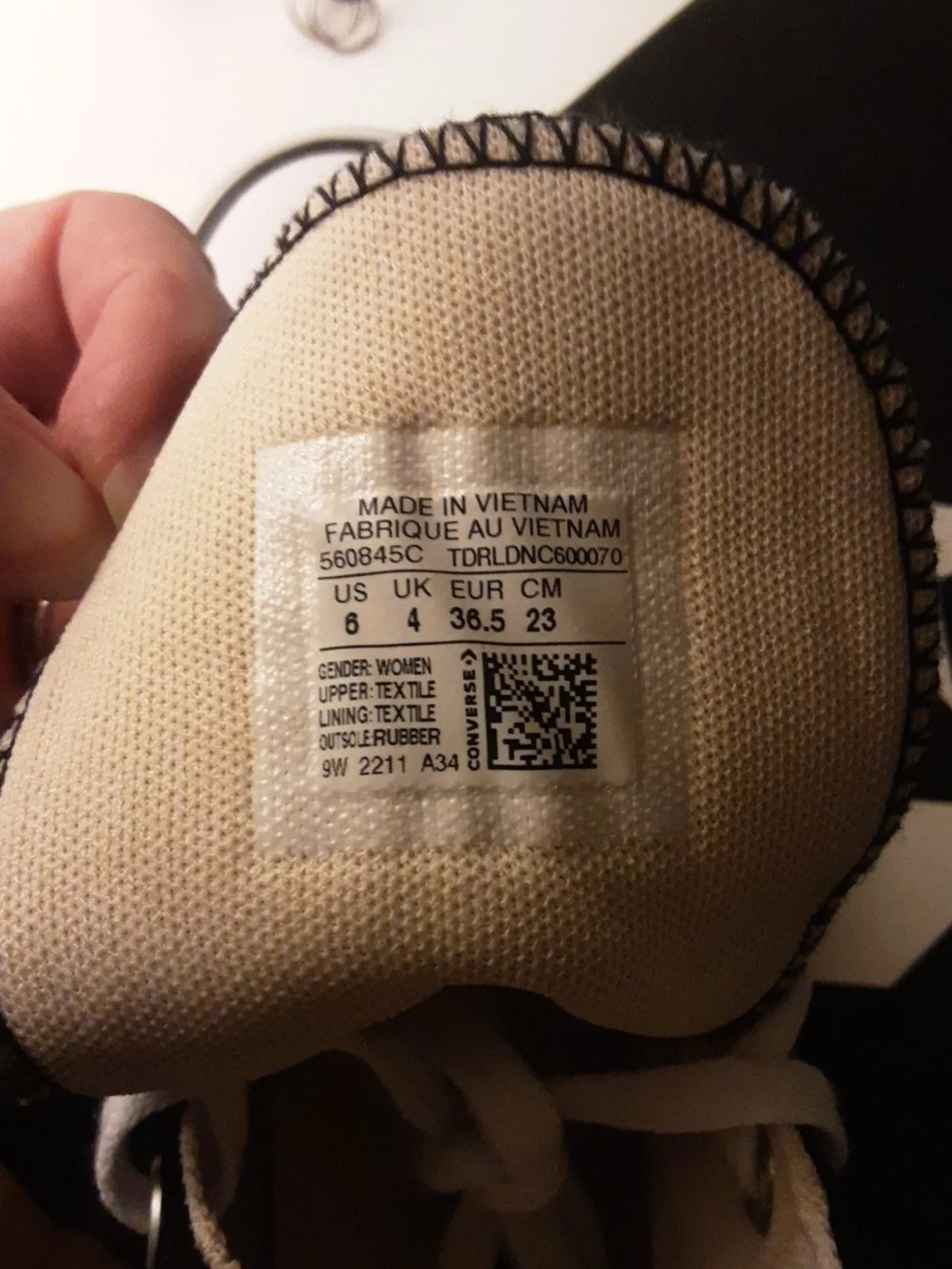 Converse-sneakers NWOT